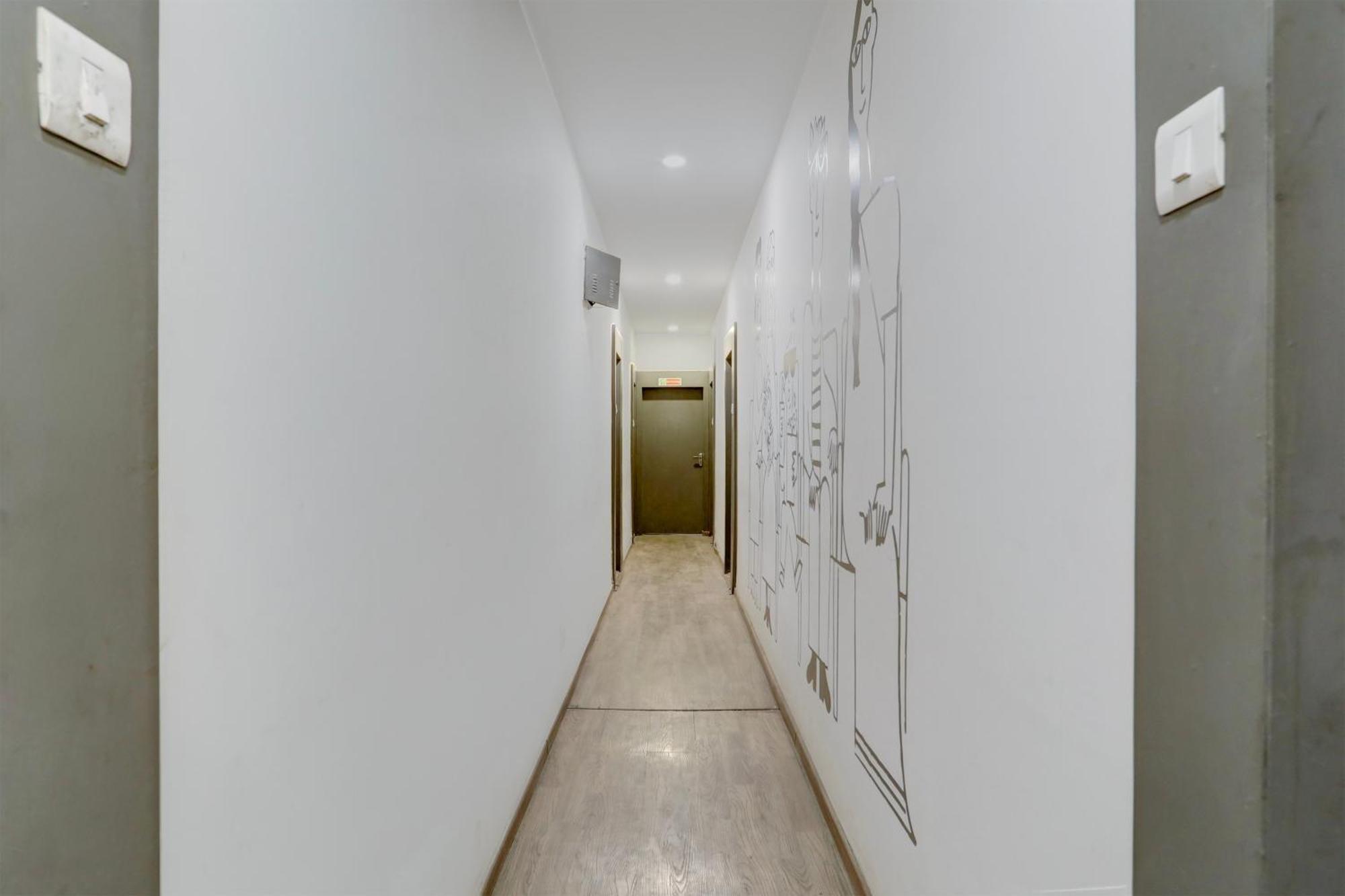 Hotel Super Townhouse Kalmana 4*