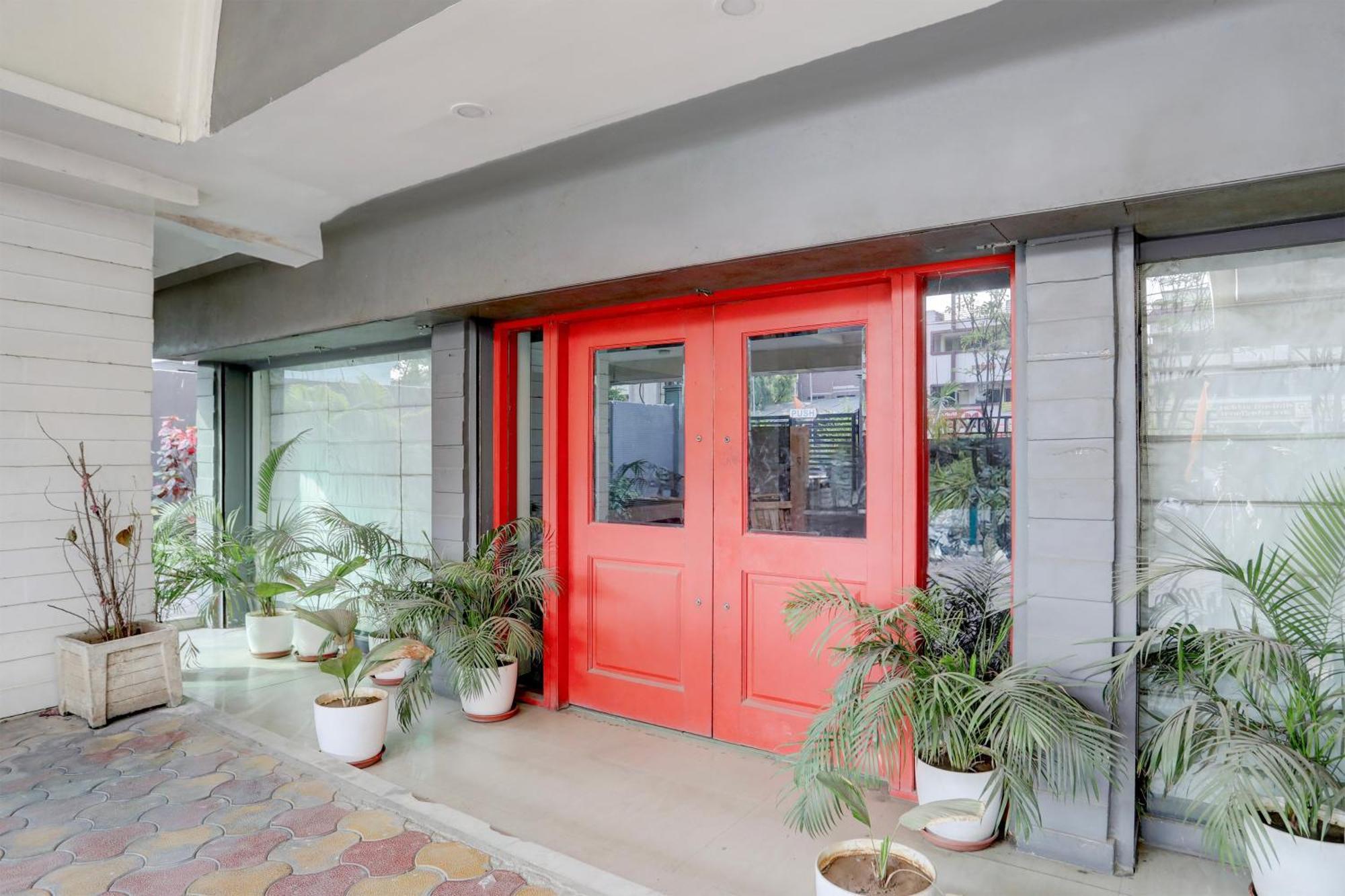 Hotel Super Townhouse Kalmana 4*