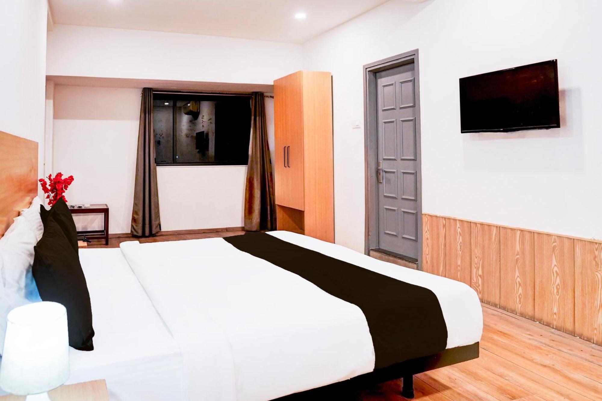 Super Townhouse Railway Station Hotel