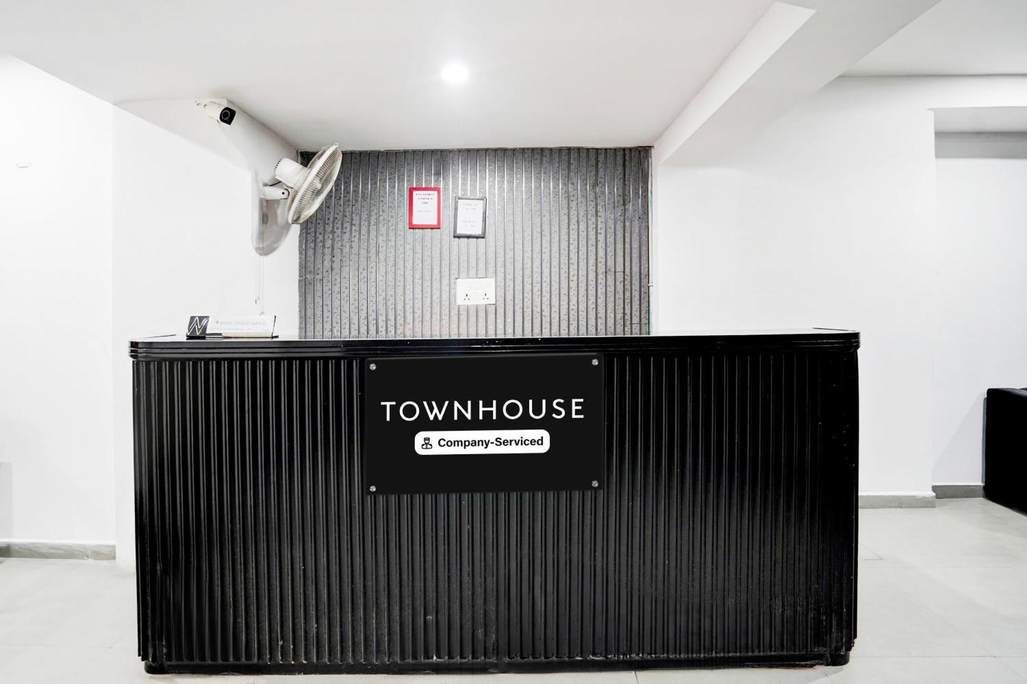 Super Townhouse Railway Station *