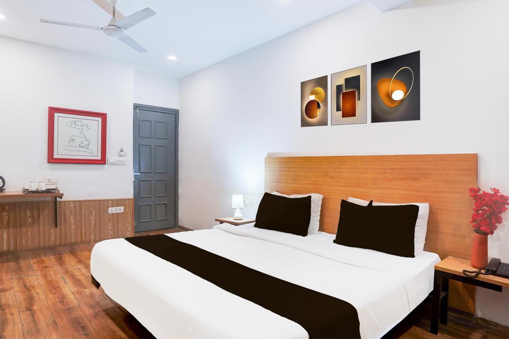 Super Townhouse Railway Station Hotel *