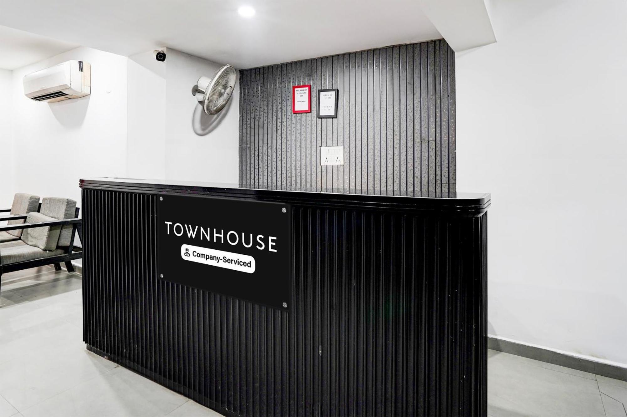 Super Townhouse Railway Station Hotel
