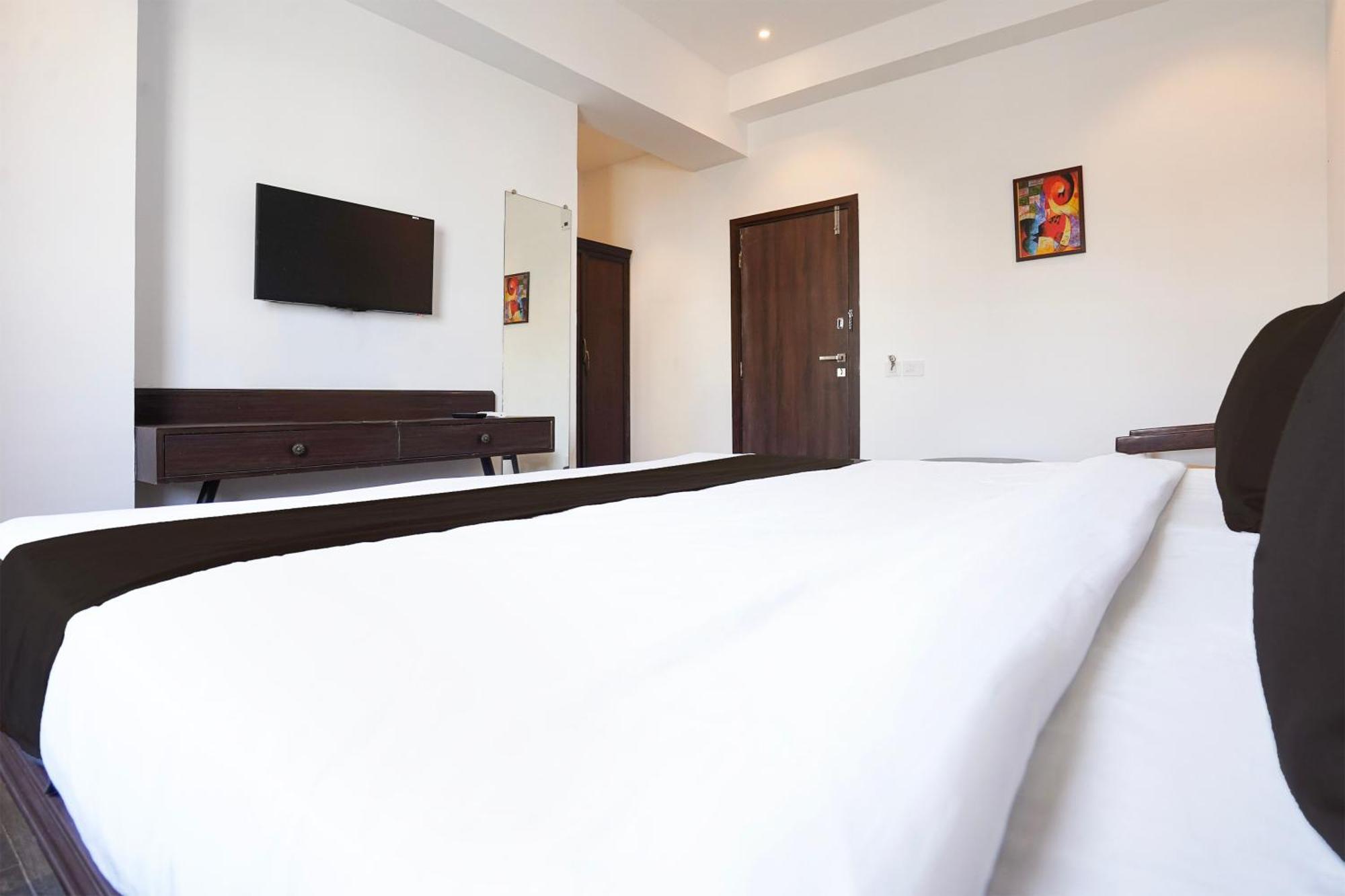 Hotel Super Townhouse Bazar Road Ramdaspeth 3*