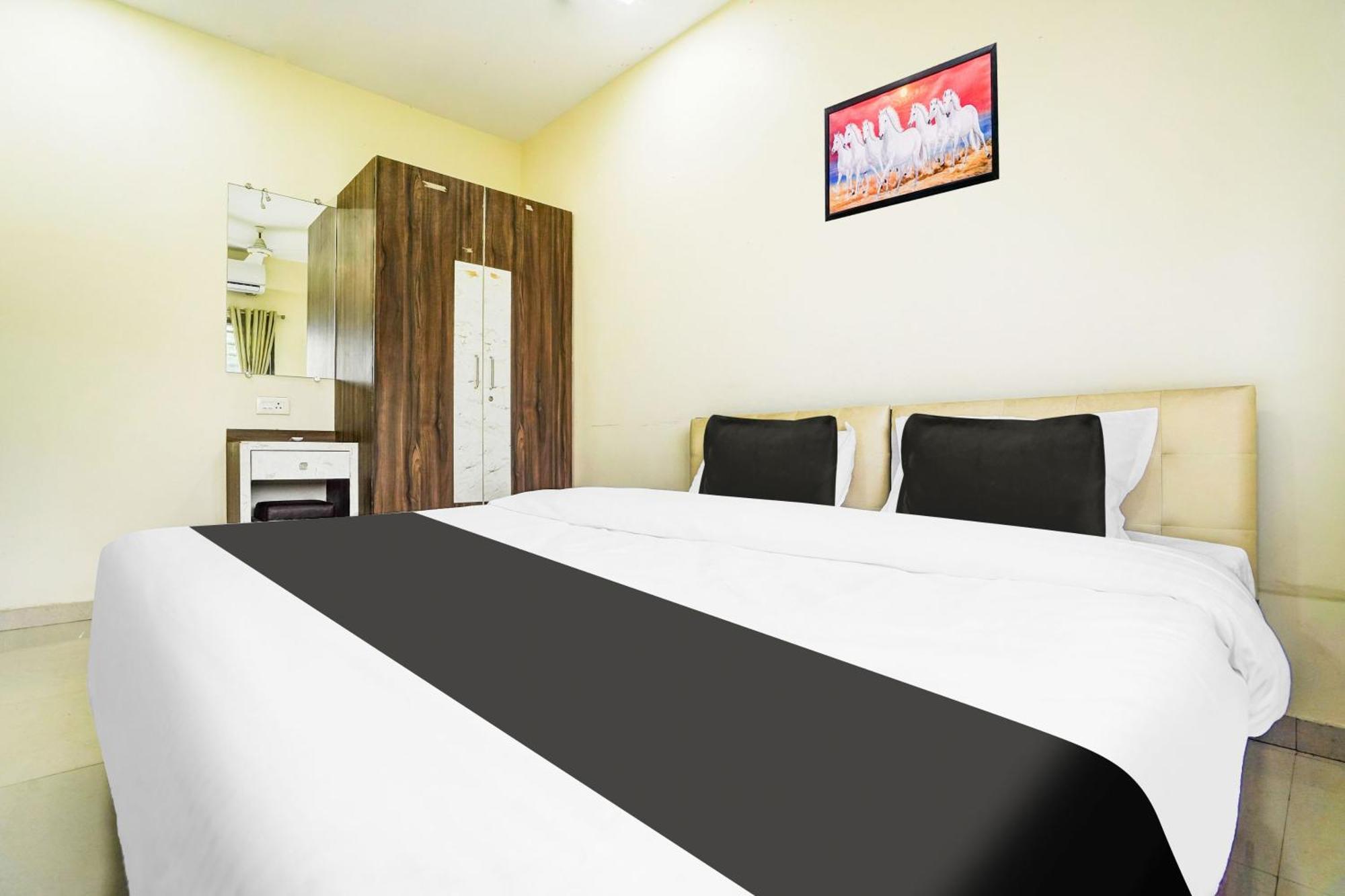 Hotel O Naksh & Boarding Nagpur