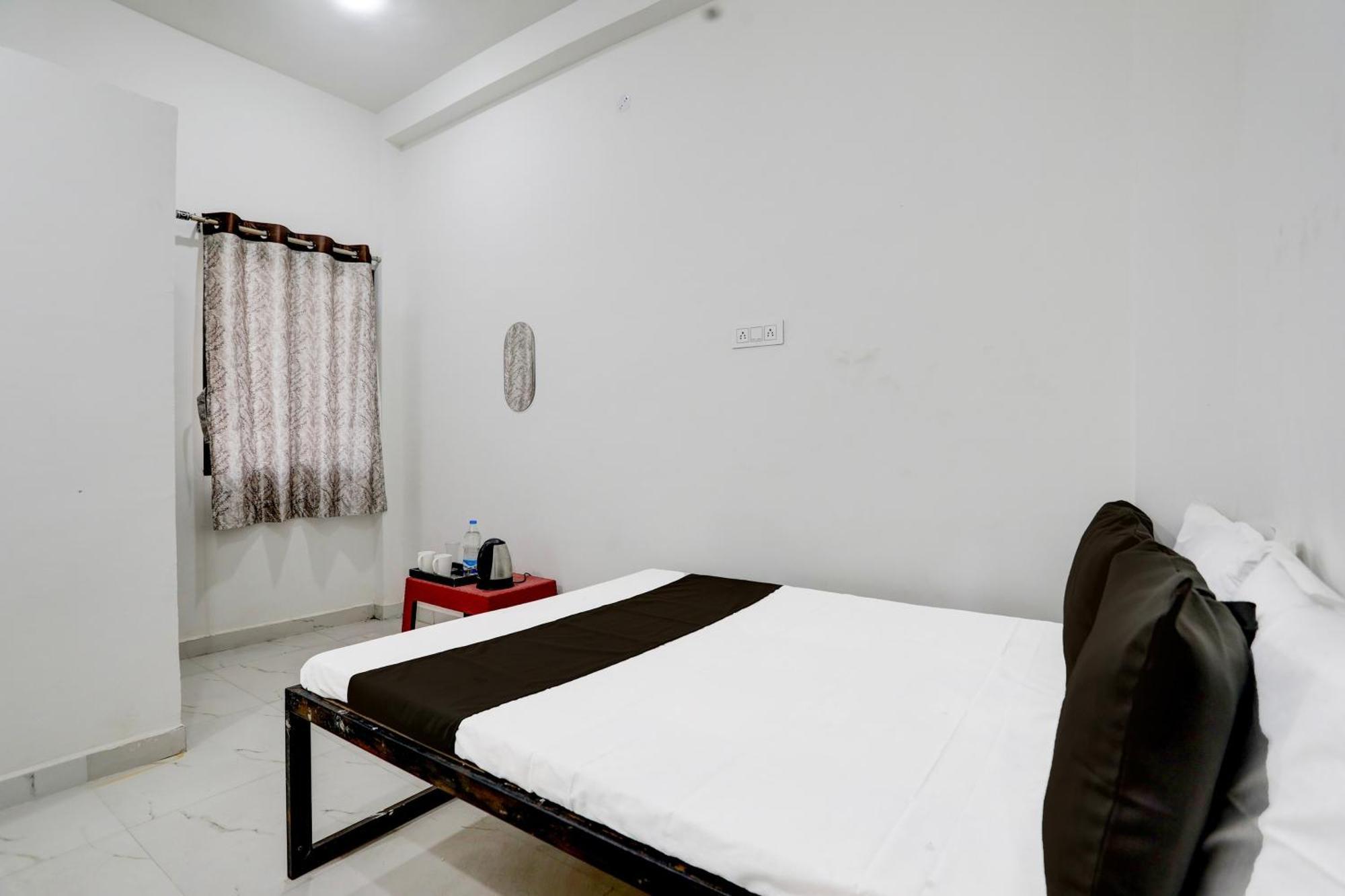 Spot On Khandekar And Restaurant Hotel 2*
