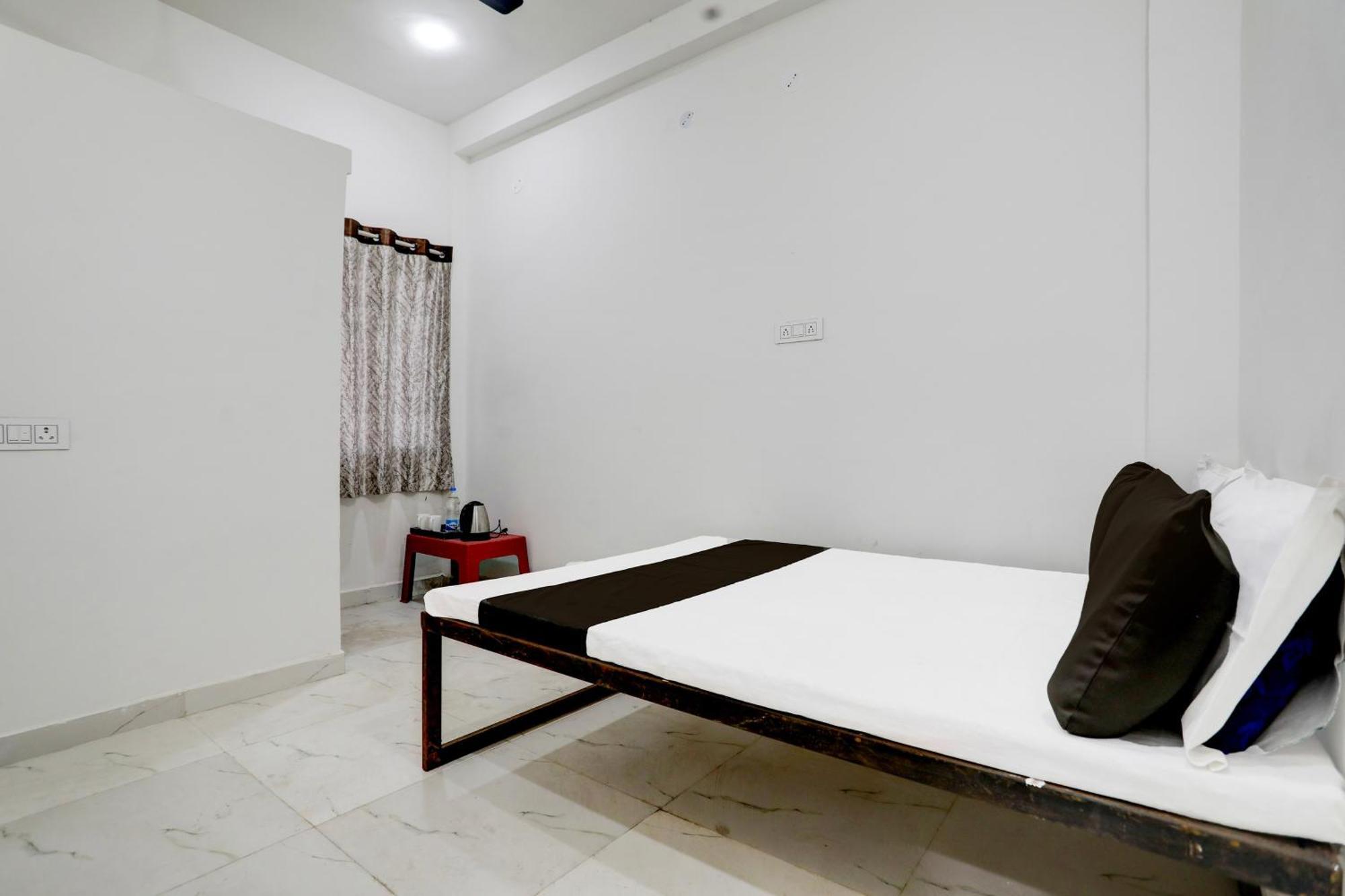 Hotel Spot On Khandekar And Restaurant