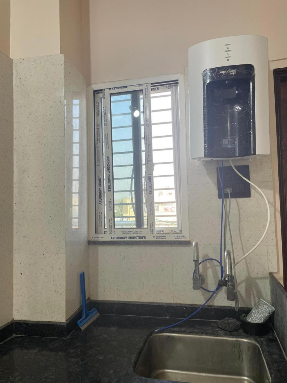 Apartment Spacious 1bhk With Kitchen & Parking *