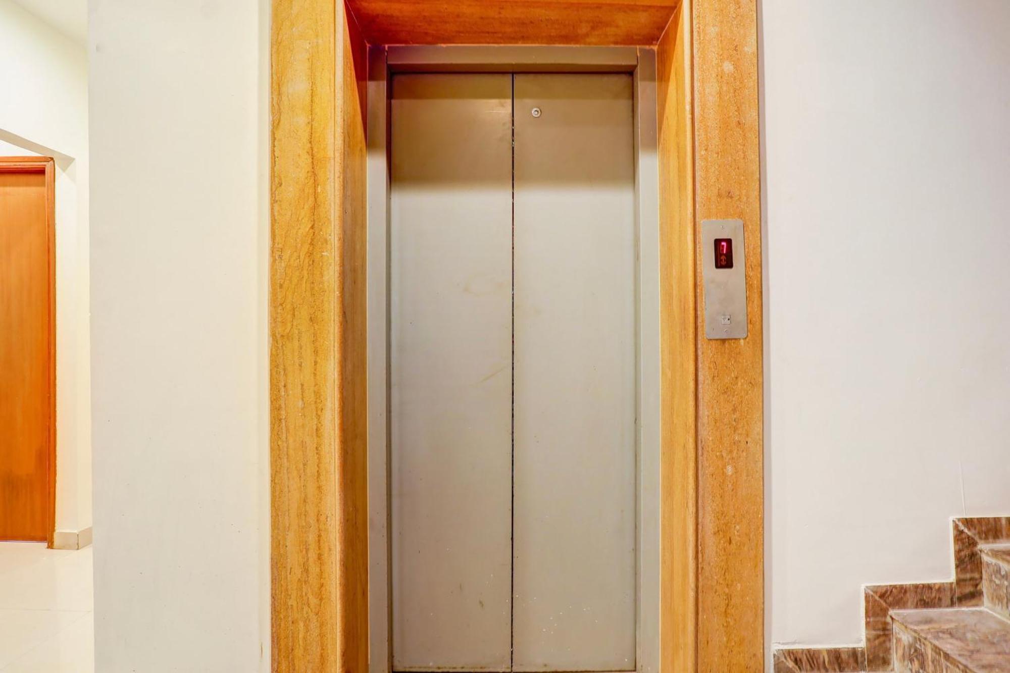 Super Townhouse Oak Ramdaspeth Downtown Hotel Nagpur