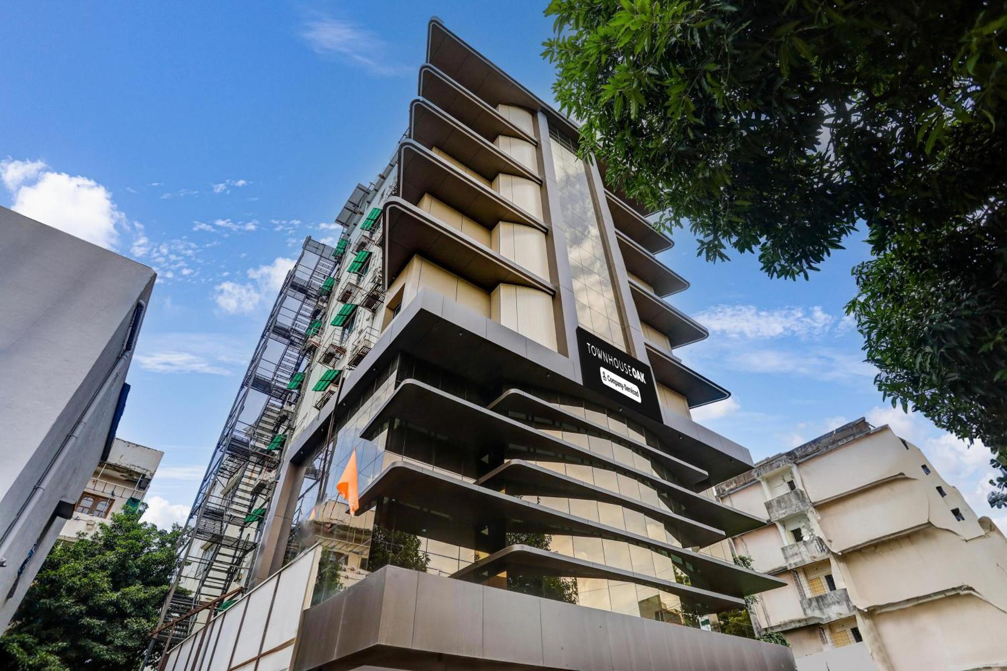Super Townhouse Oak Ramdaspeth Downtown