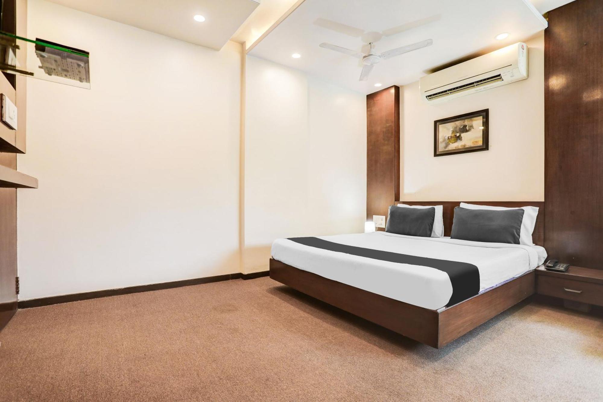 Super Townhouse Oak Ramdaspeth Downtown Hotel 3*
