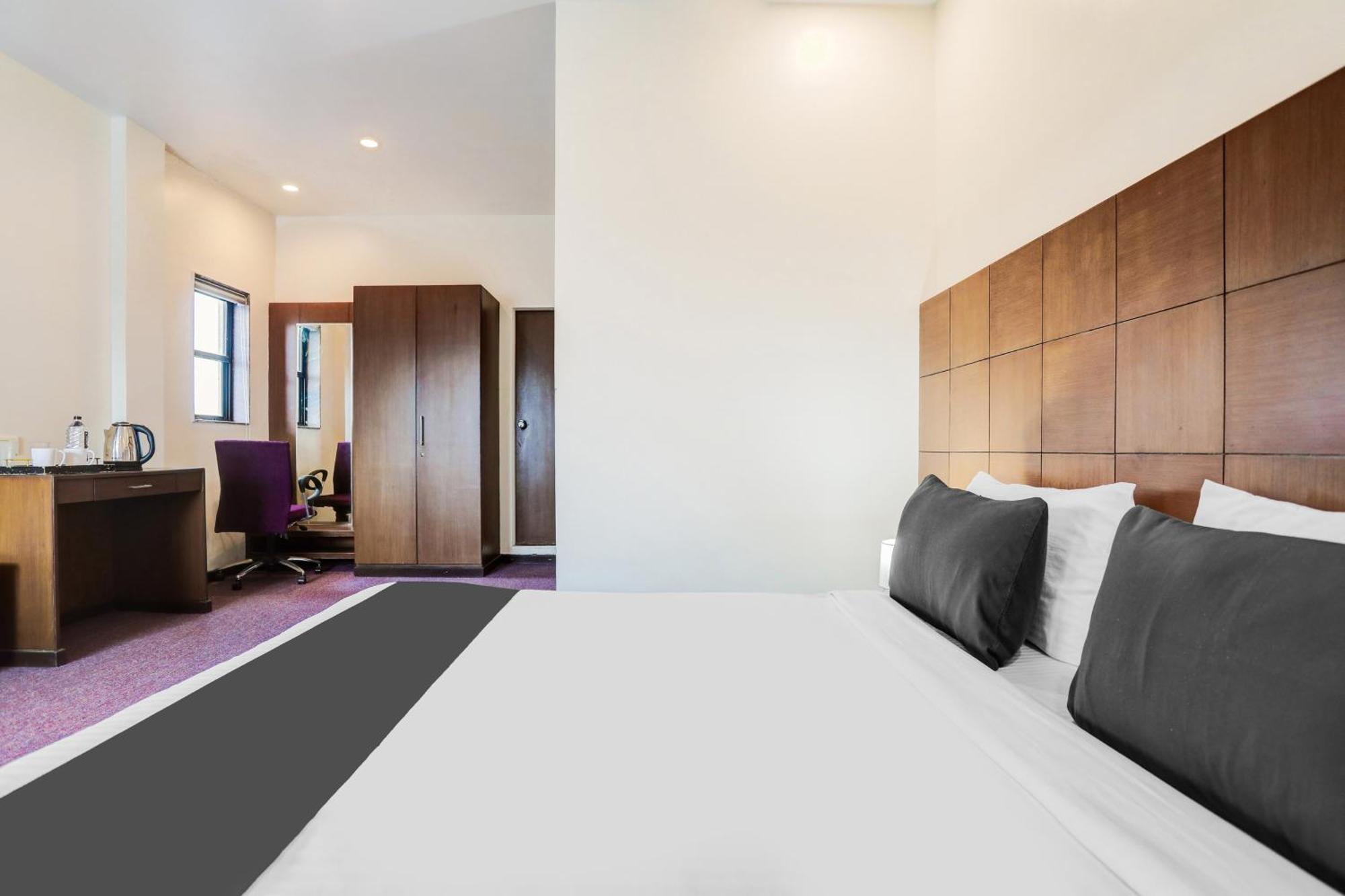 Super Townhouse Oak Ramdaspeth Downtown Nagpur