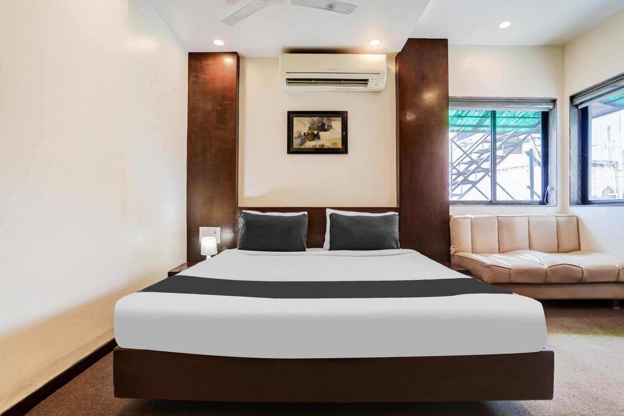 Super Townhouse Oak Ramdaspeth Downtown Hotel 3*