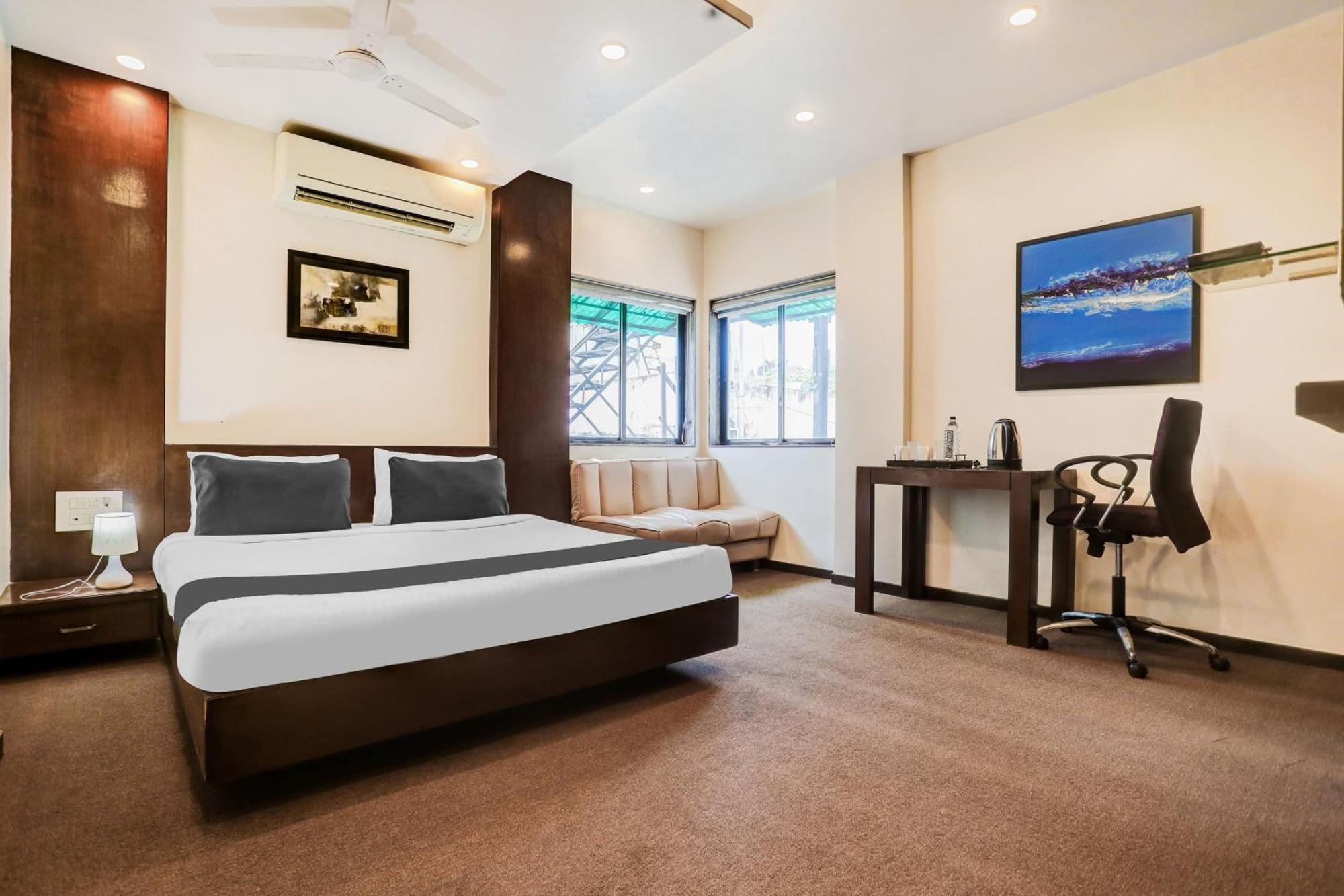 Super Townhouse Oak Ramdaspeth Downtown 3*