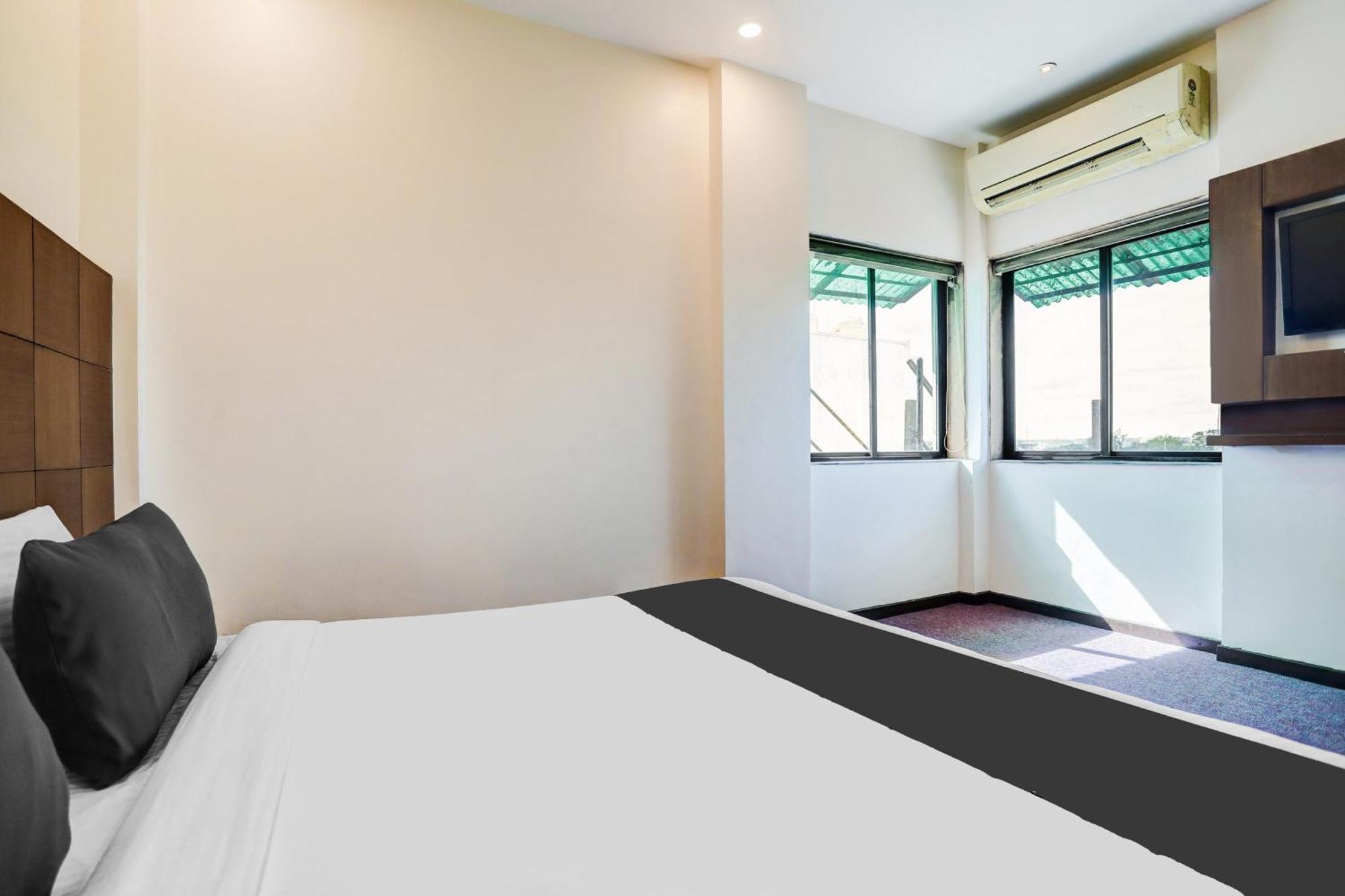 Hotel Super Townhouse Oak Ramdaspeth Downtown