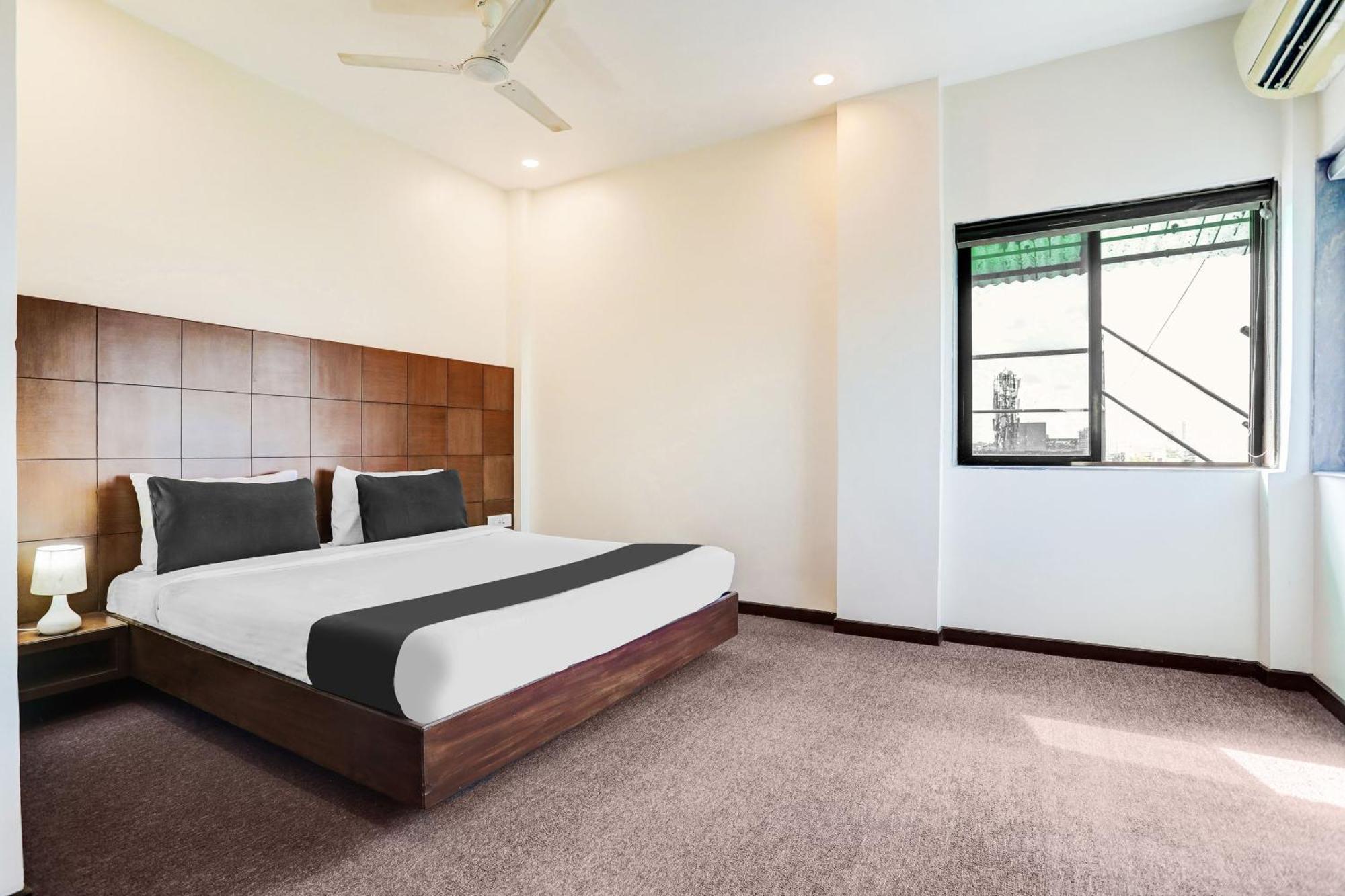 Hotel Super Townhouse Oak Ramdaspeth Downtown 3*