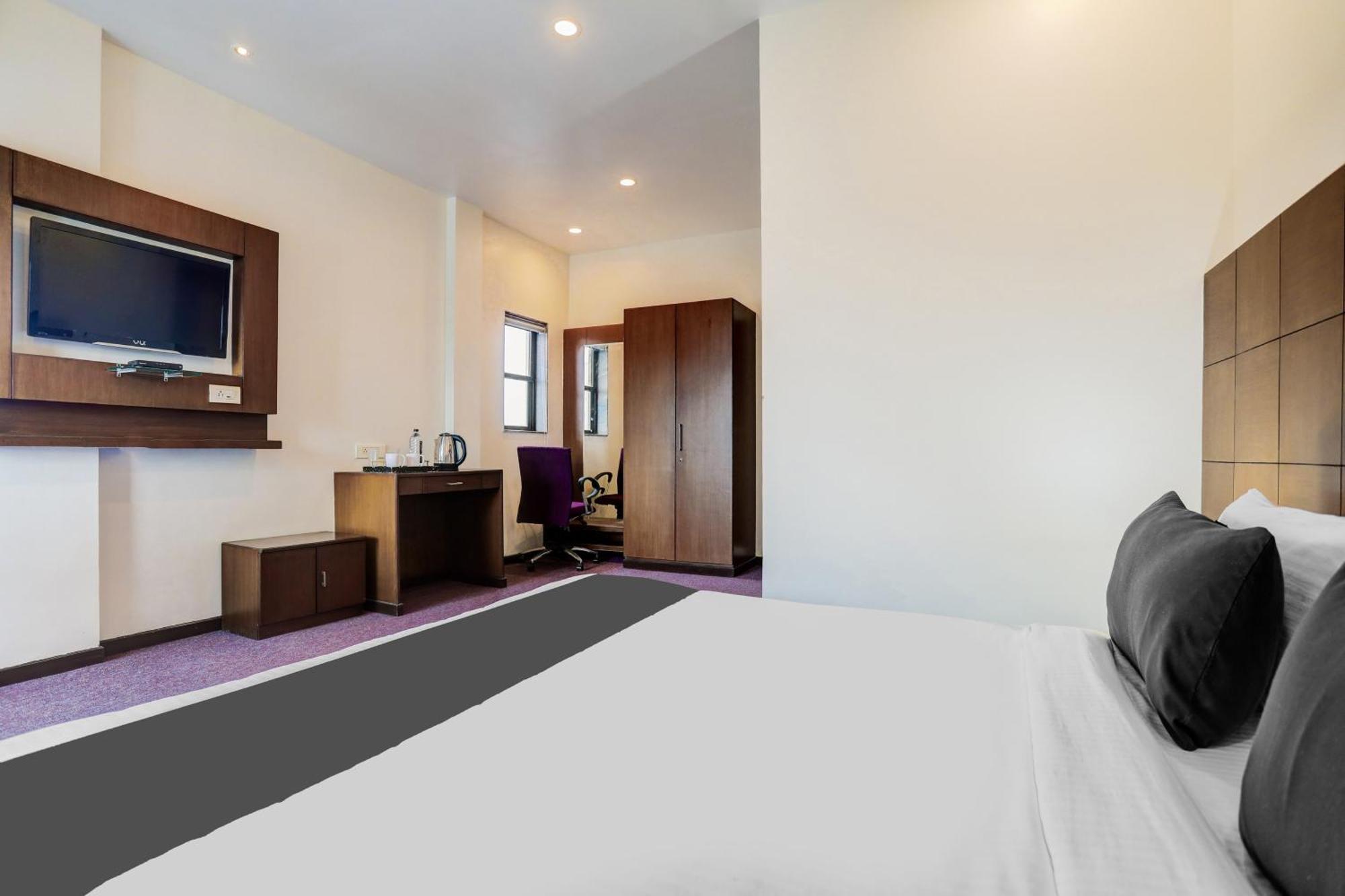 Hotel Super Townhouse Oak Ramdaspeth Downtown Nagpur