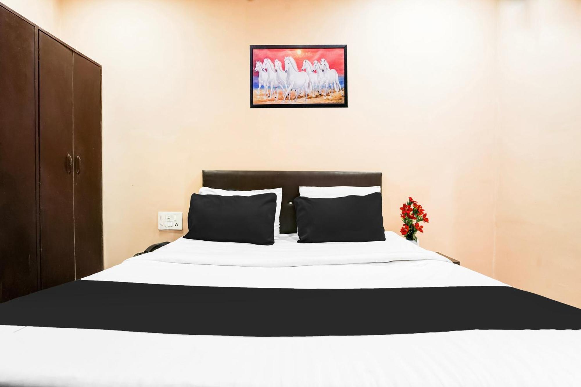 Super O Hingna Road Near Rachana Metro Station Hotel