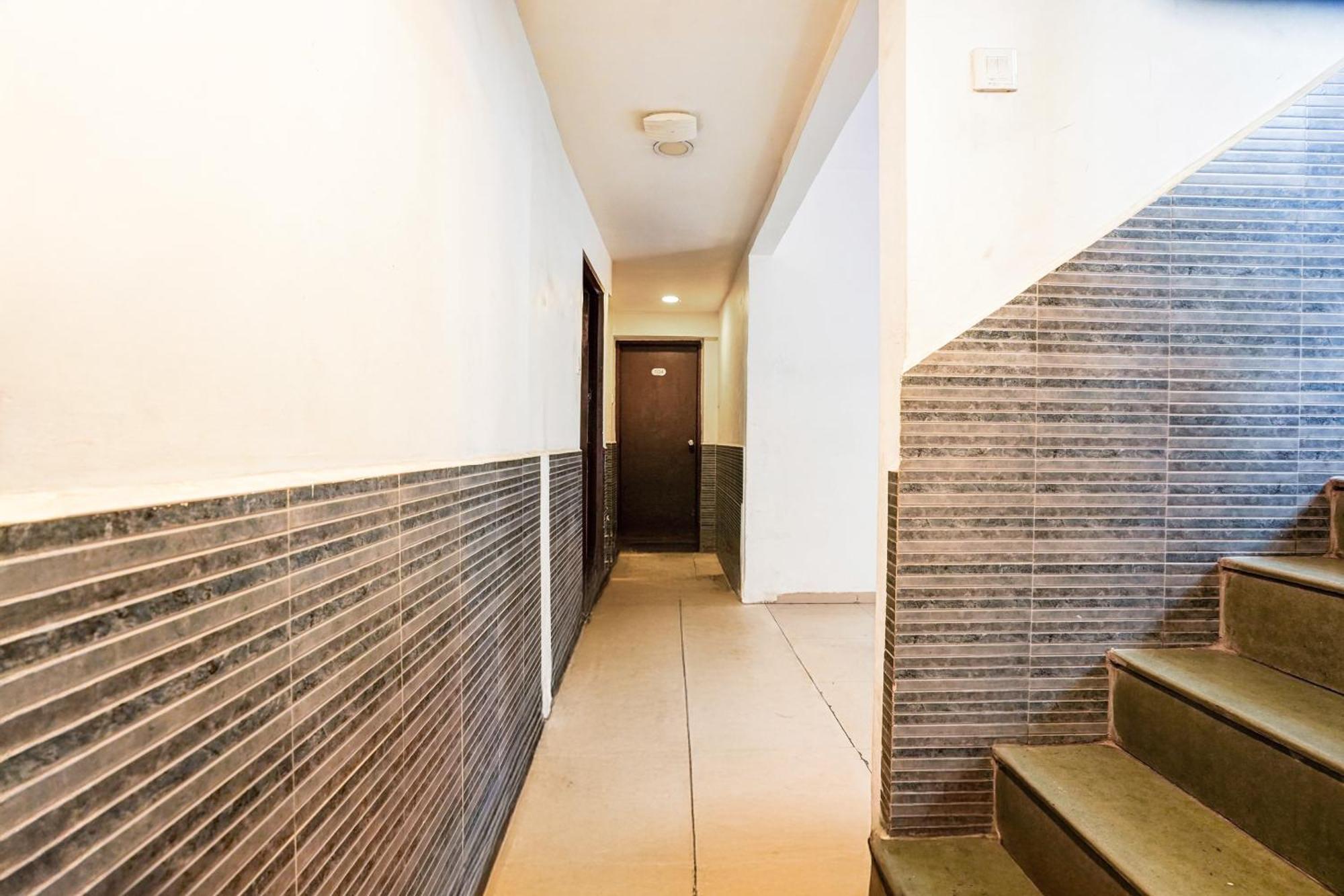 Super O Hingna Road Near Rachana Metro Station Hotel 3*