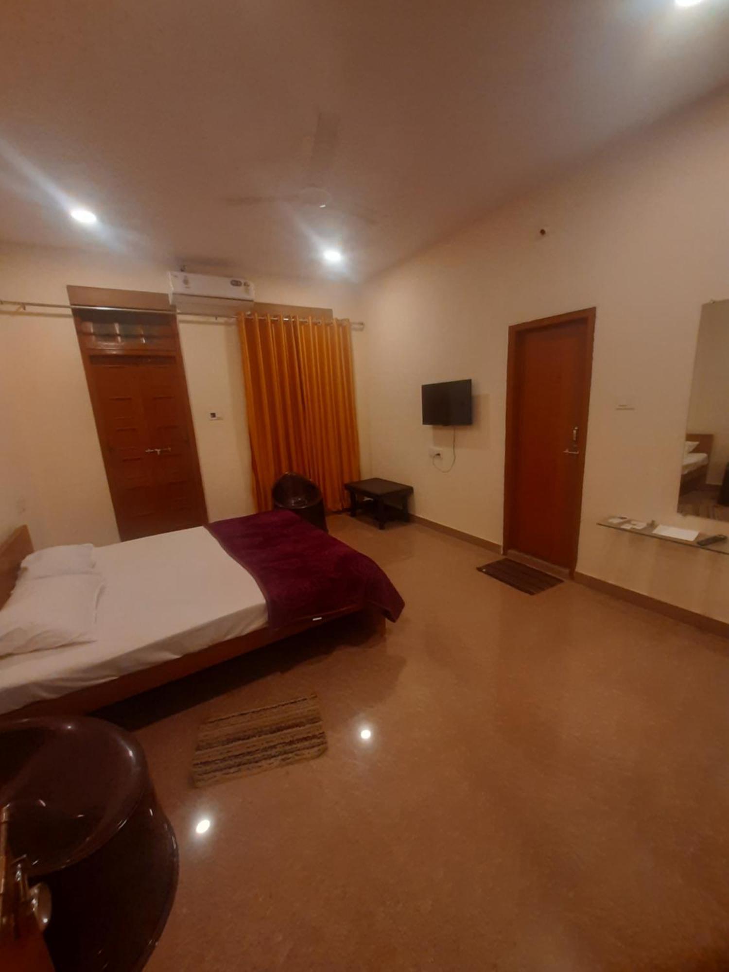 24-7 Hotel *