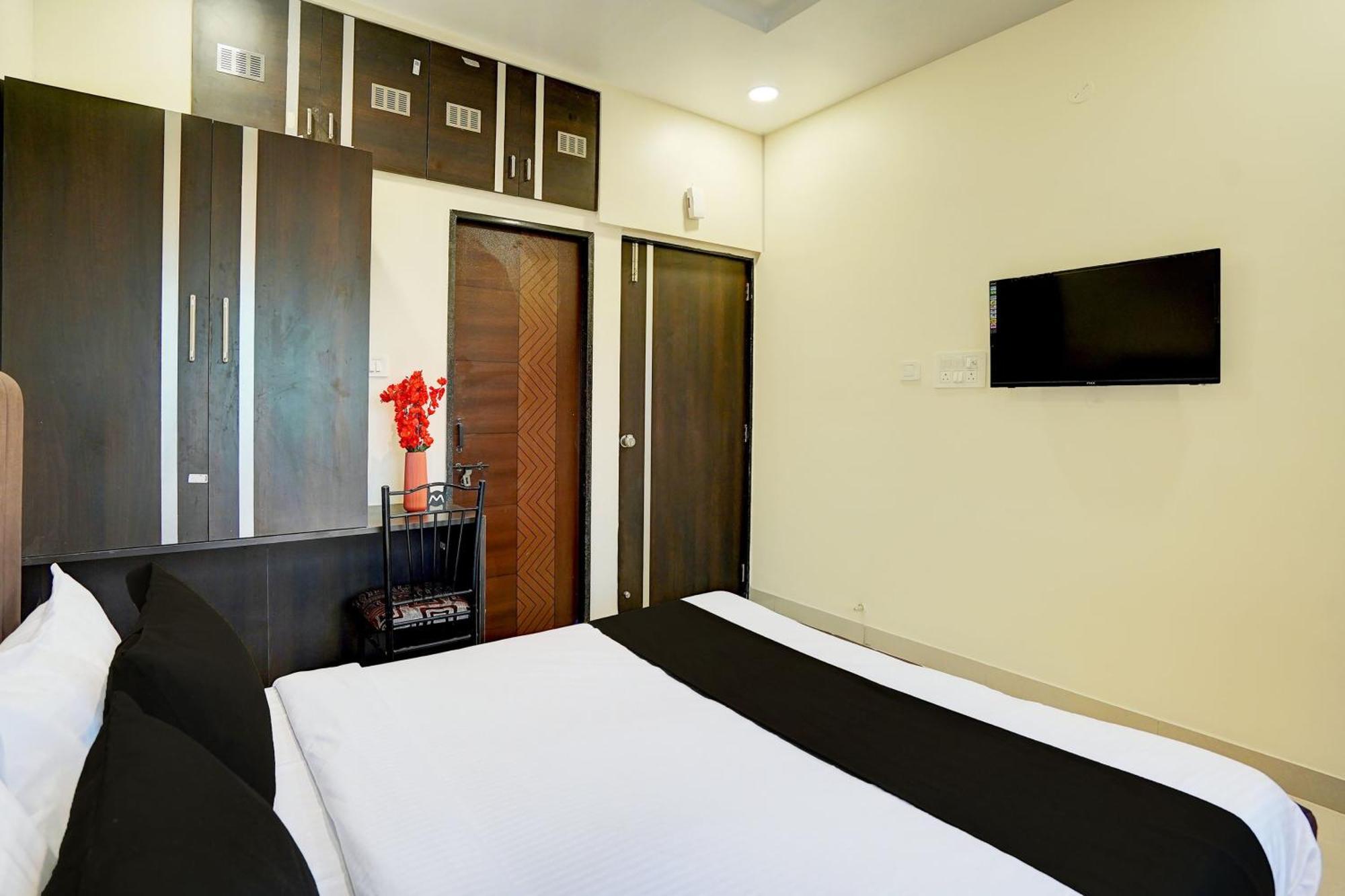 Super O Manish Nagar Hotel *