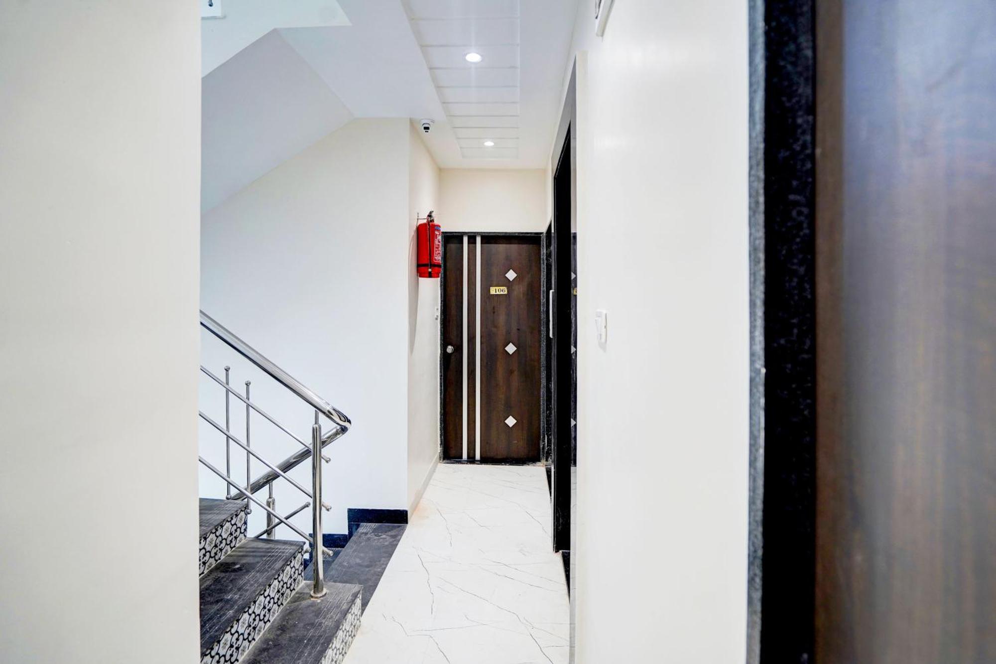 Super O Manish Nagar Hotel