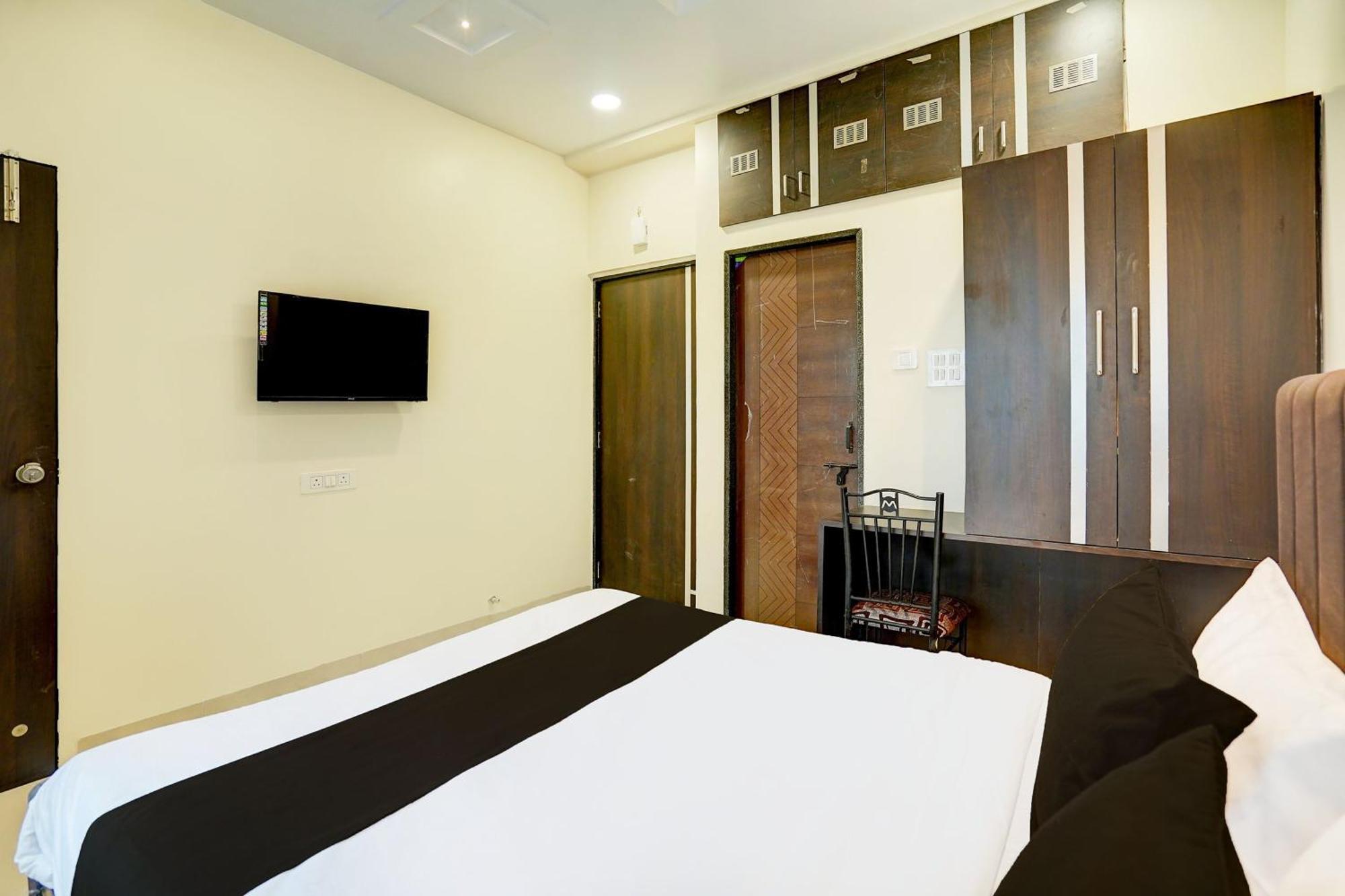 Super O Manish Nagar Hotel *
