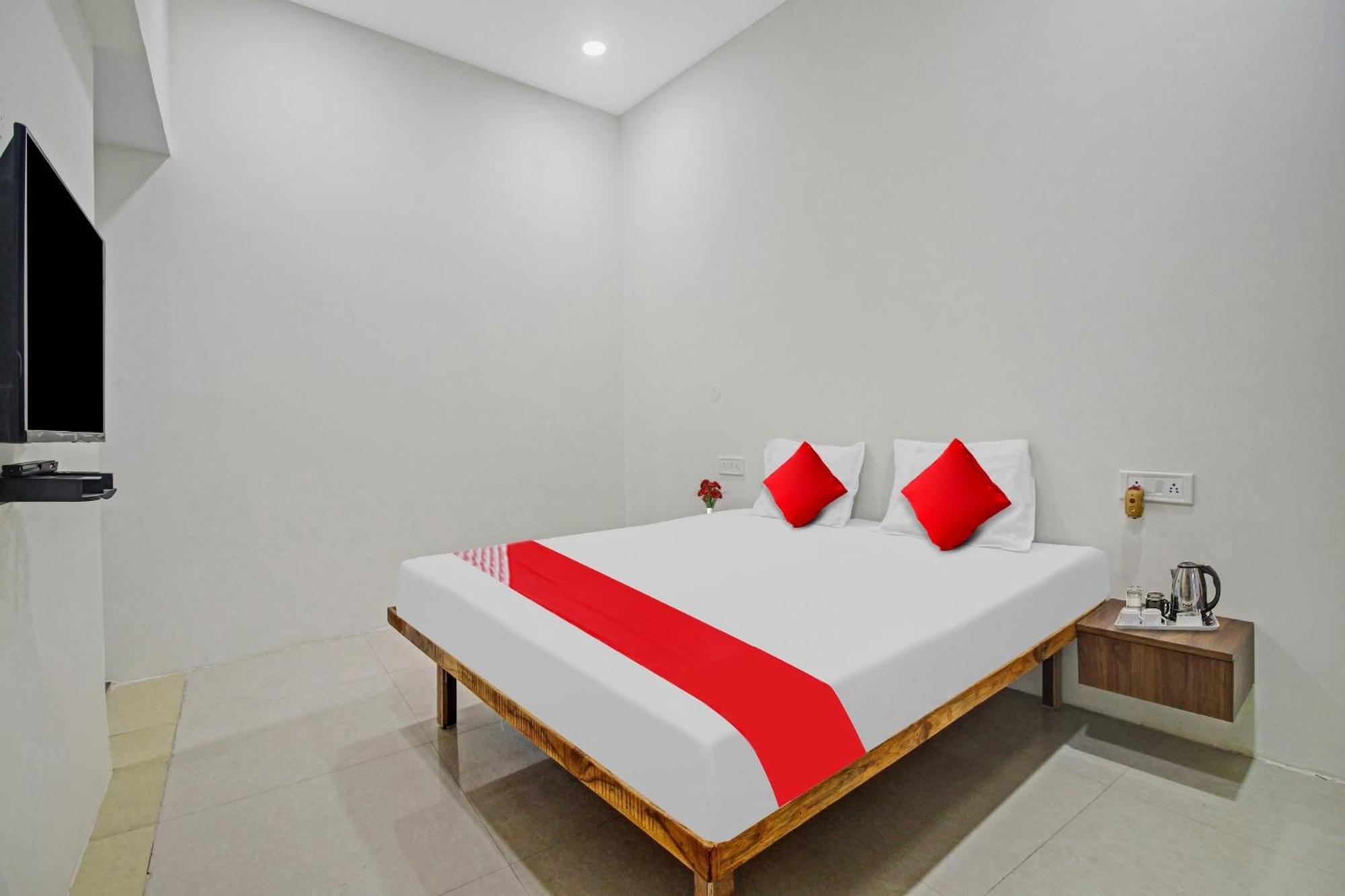 Hotel O Crossroad