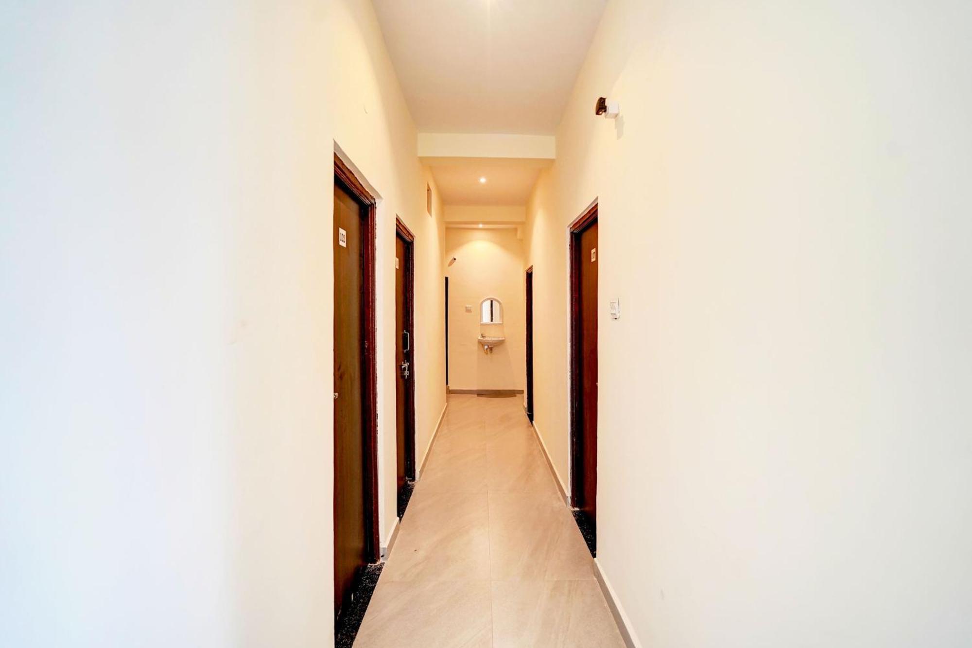 Hotel O S S 3*