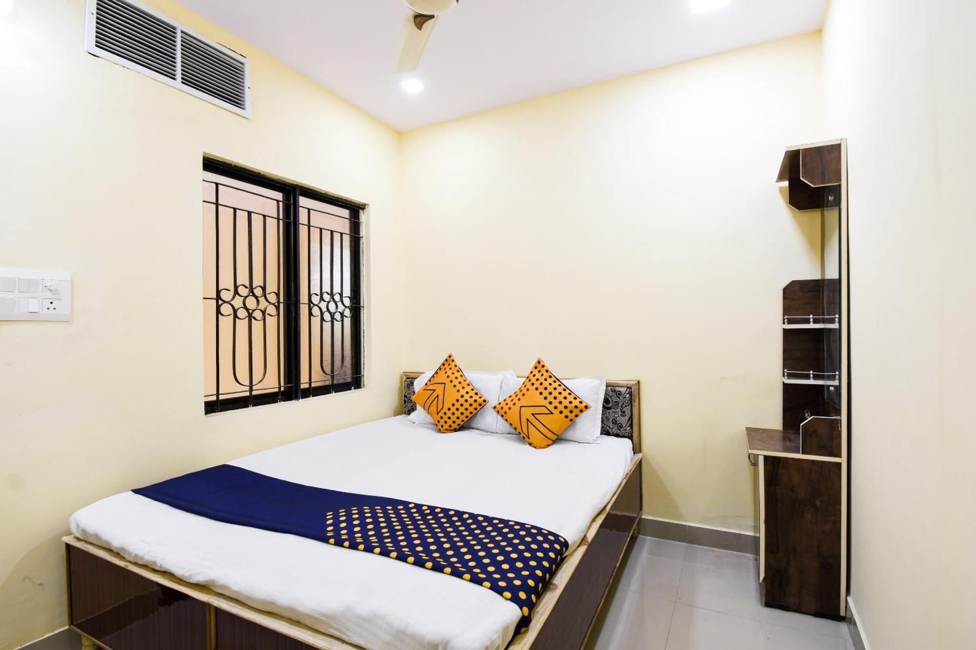 O Gaurav Hotel