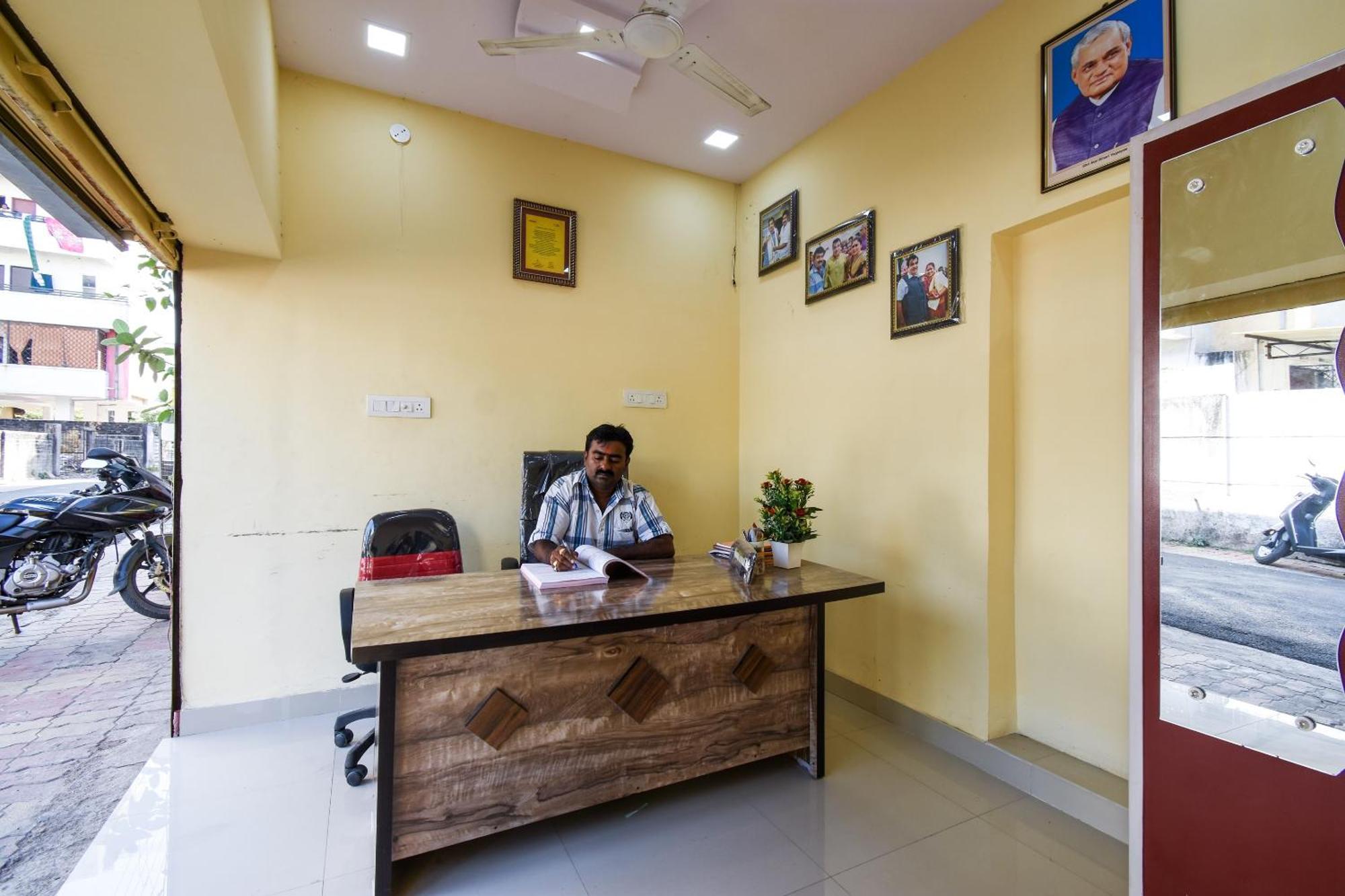 O Gaurav Hotel