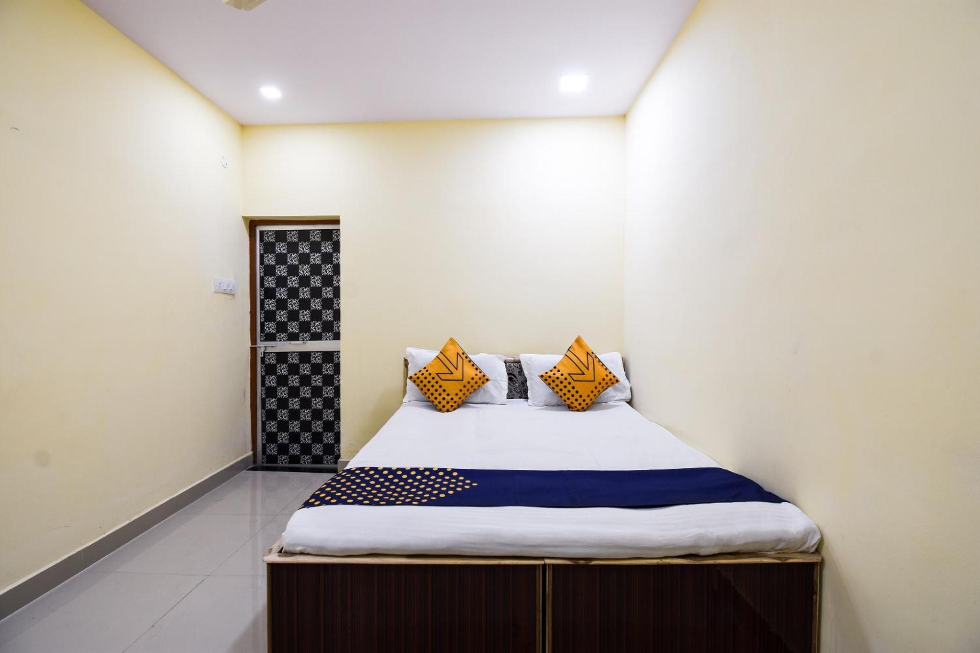 O Gaurav Hotel
