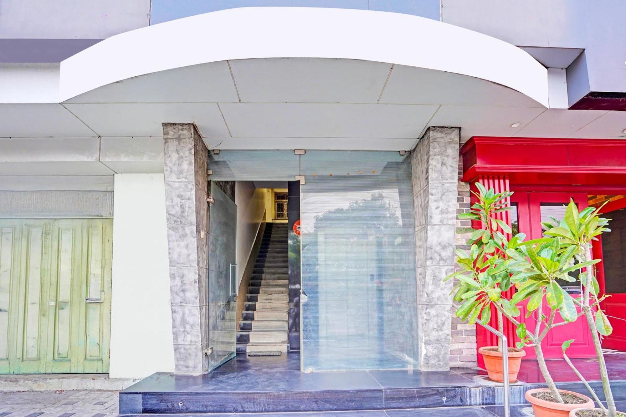 Collection O Railway Station Formerly Jagannath Deluxe * Nagpur