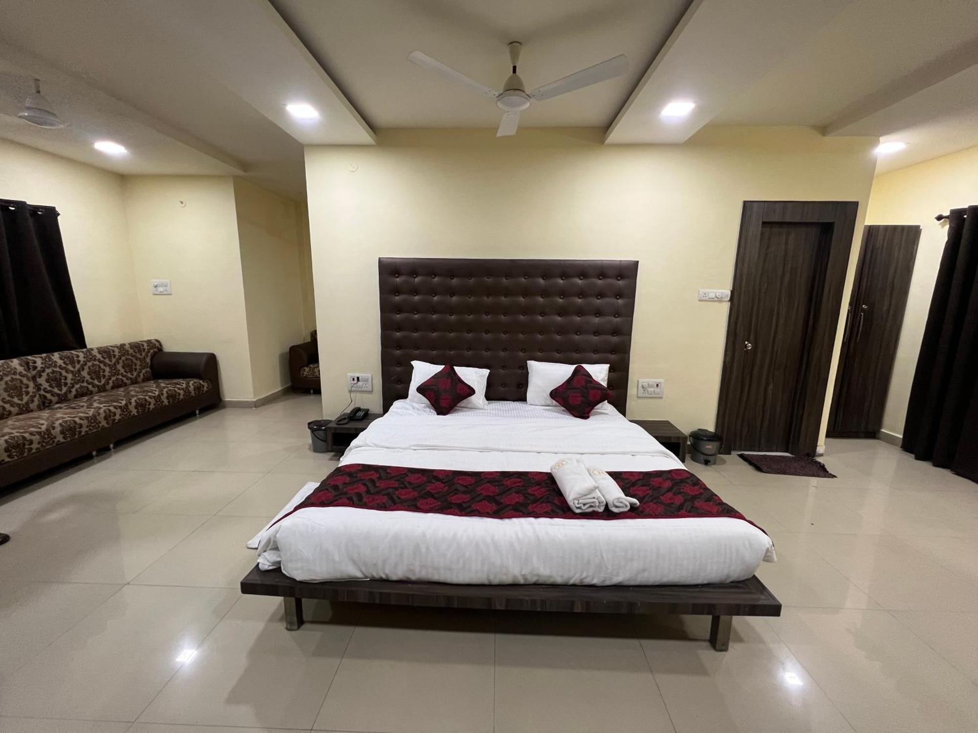 Udyam Glory Hotel *