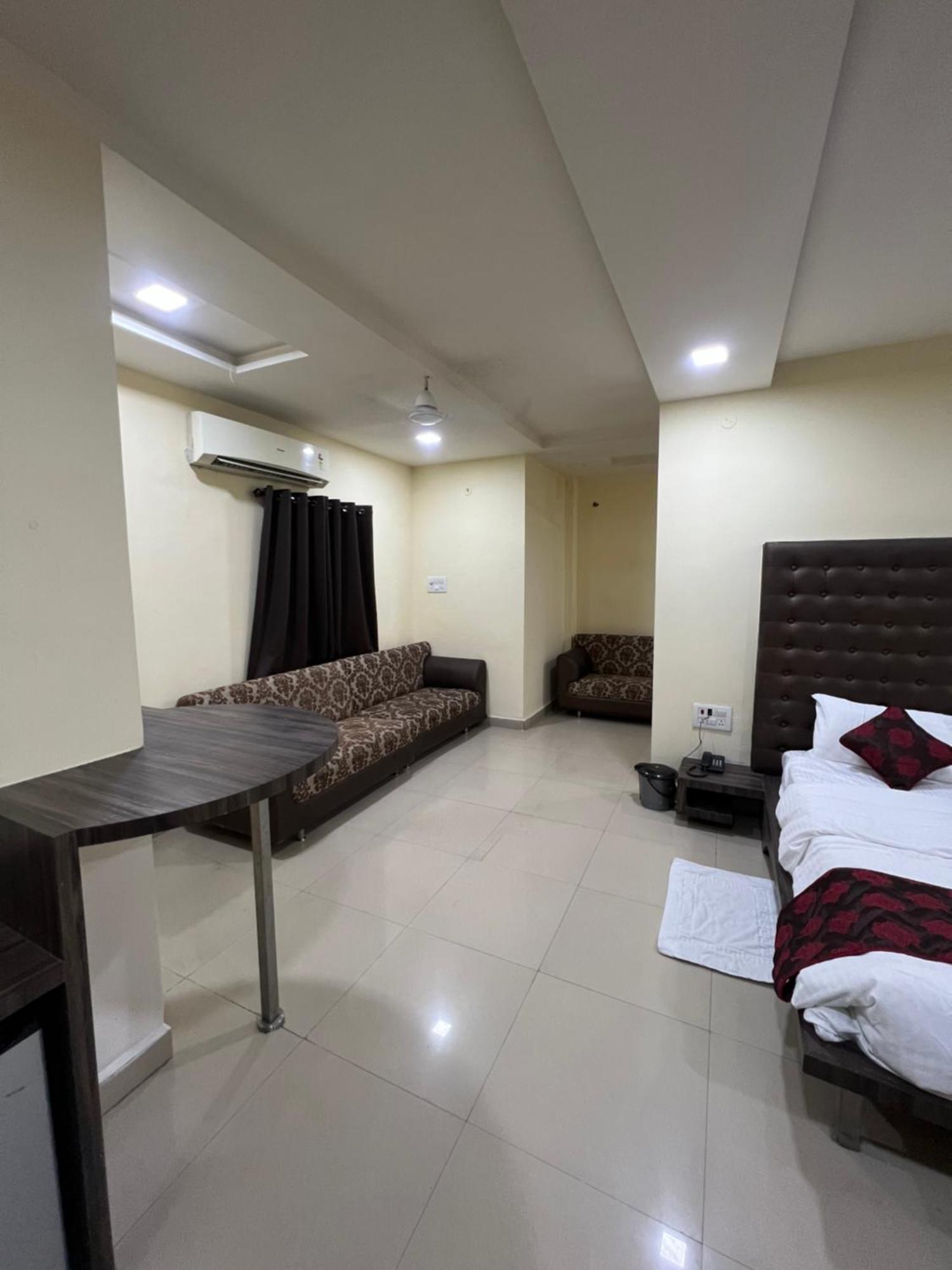 Udyam Glory Hotel *