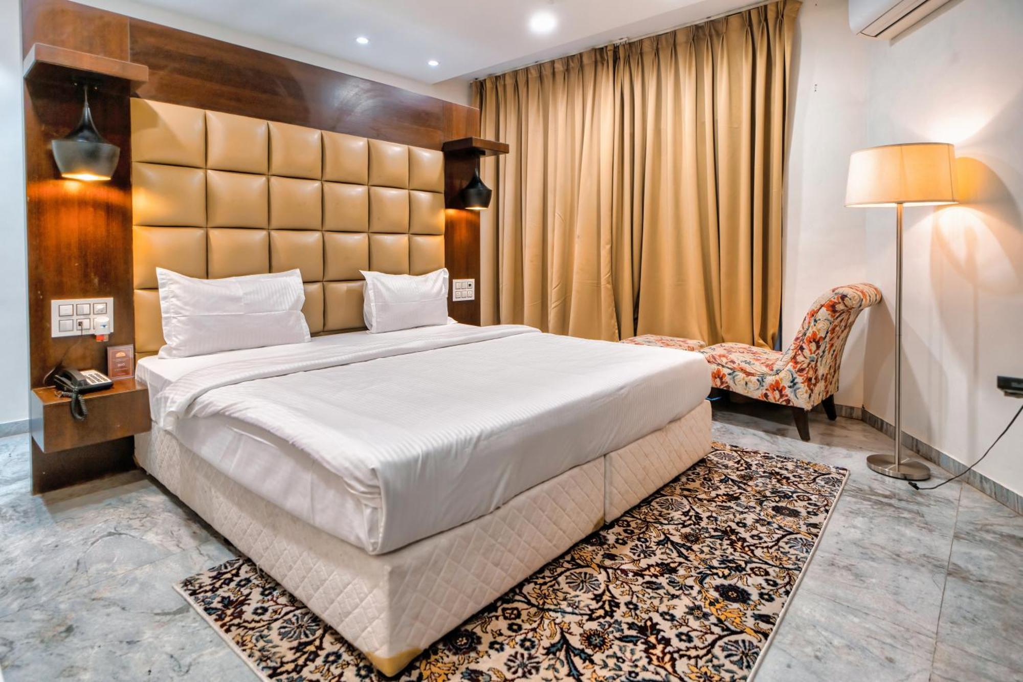 Chokar Dhani Resort 4*