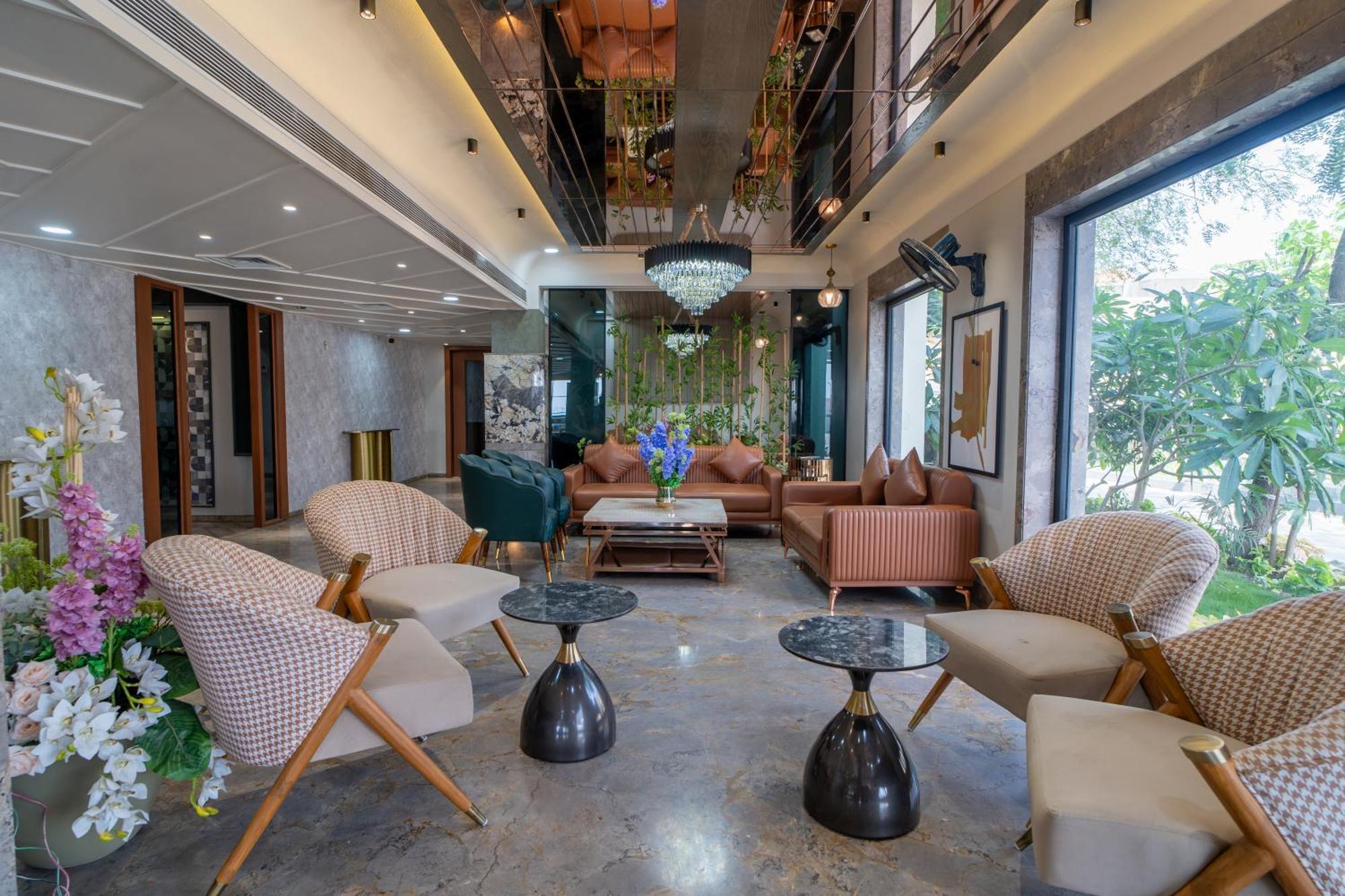 Chokar Dhani Resort 4*