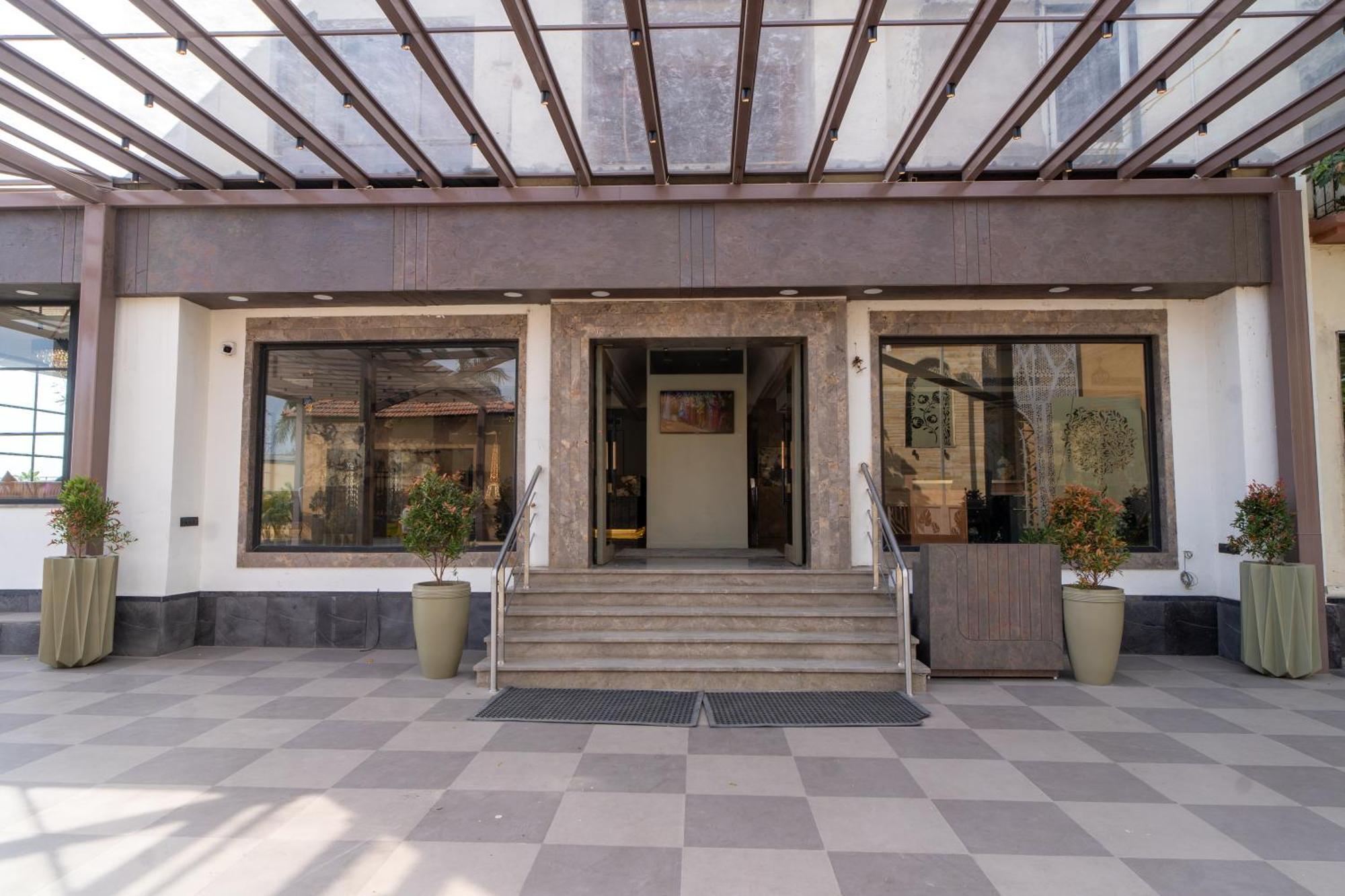 Chokar Dhani Resort 4*