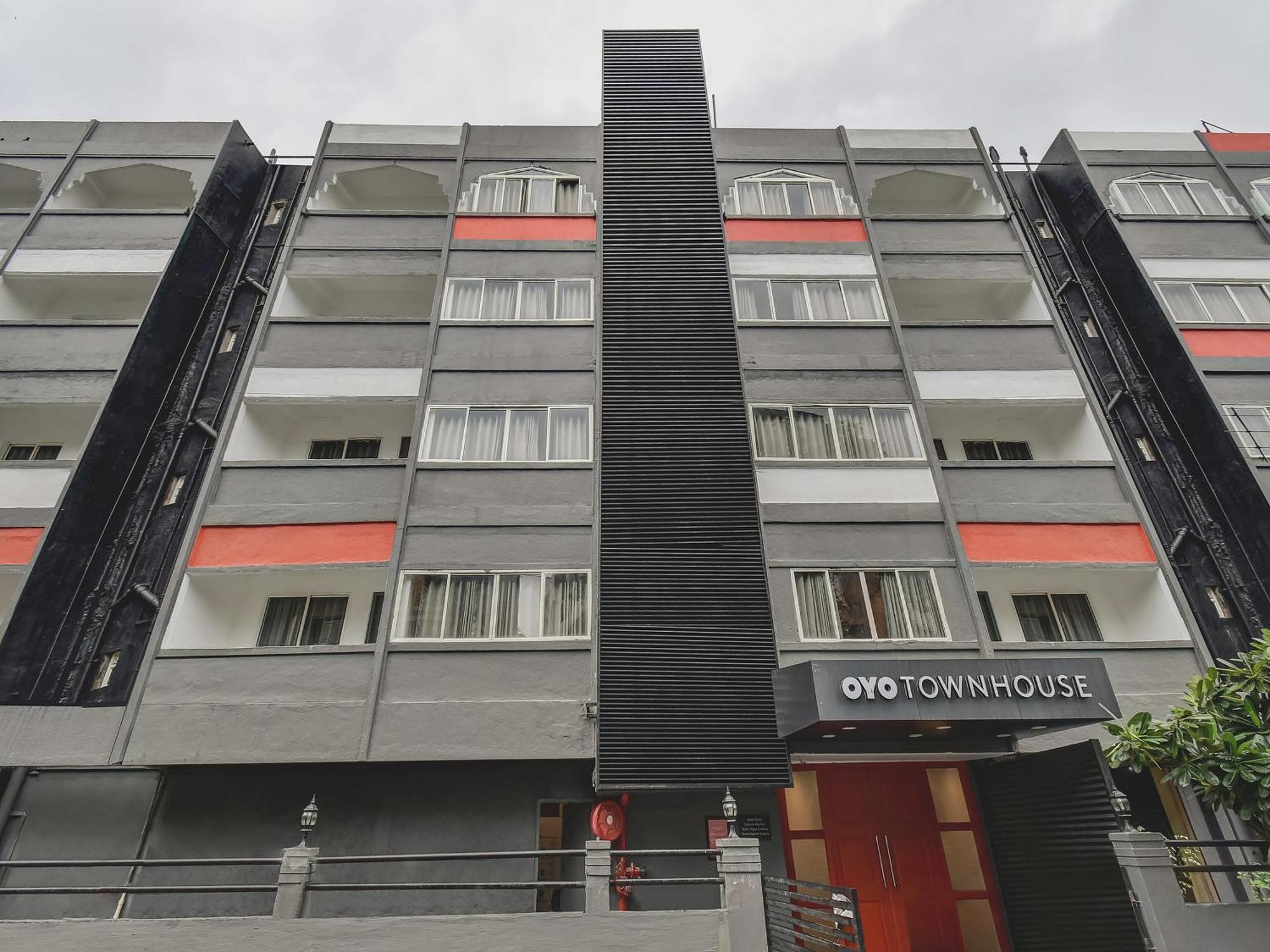 Townhouse Century Hotel