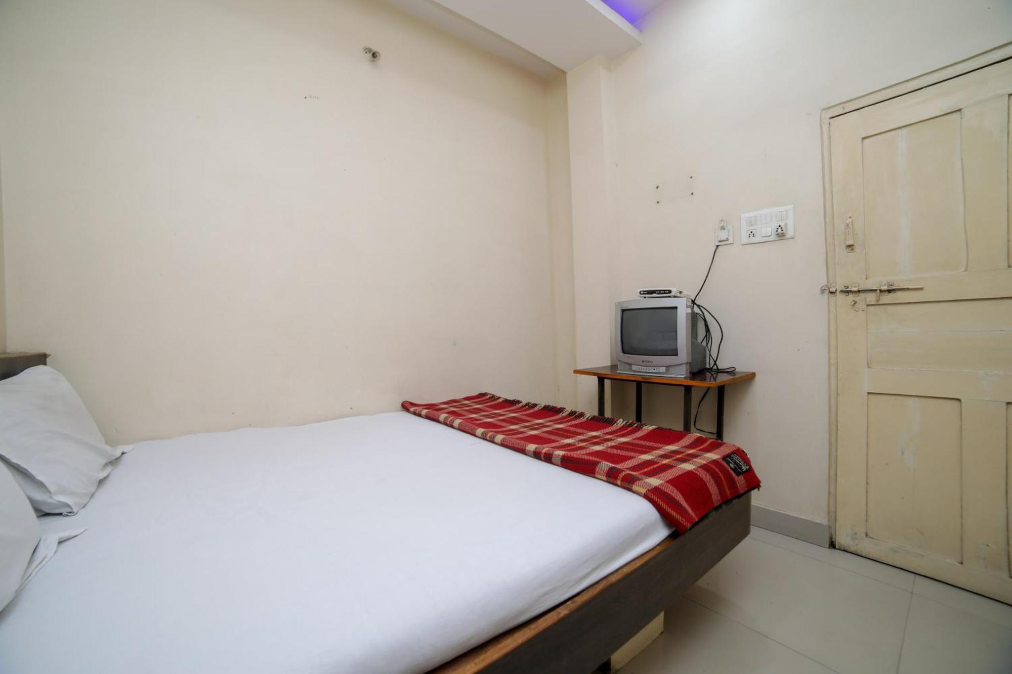Spot On Shraddha Hotel