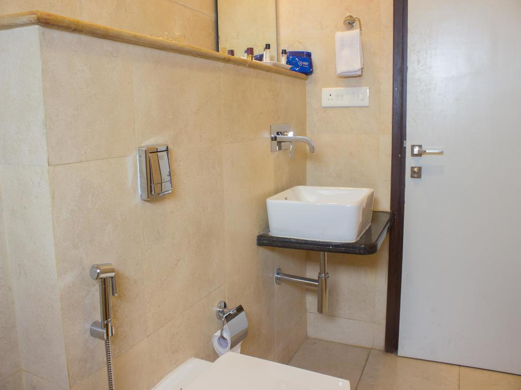 Oyo 1016 Heritage Embassy Hotel