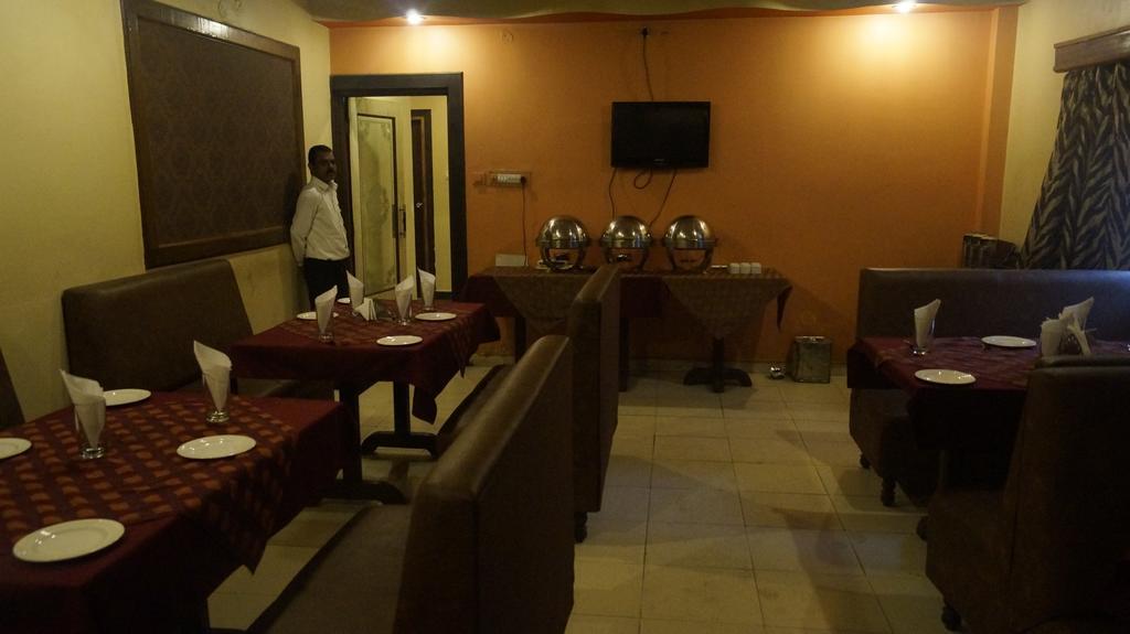 Hotel Parashar Check 2*