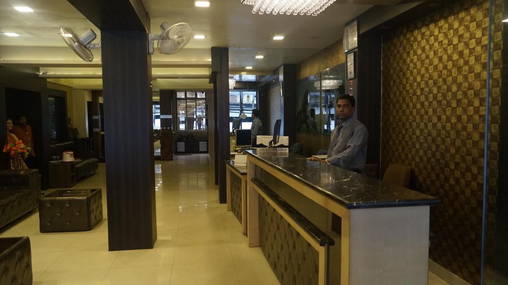Hotel Parashar Check