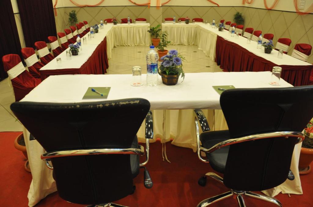 Mansarovar-a Budget Hotel Nagpur