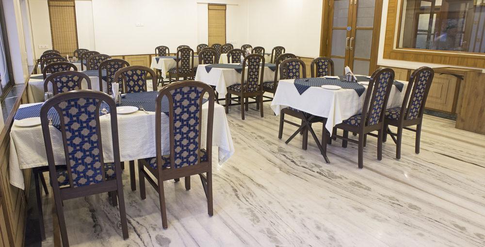 Hotel Oyo Premium Airport 3*