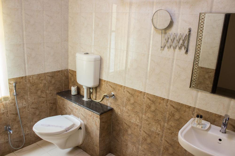 Oyo Premium Ganesh Peth Hotel