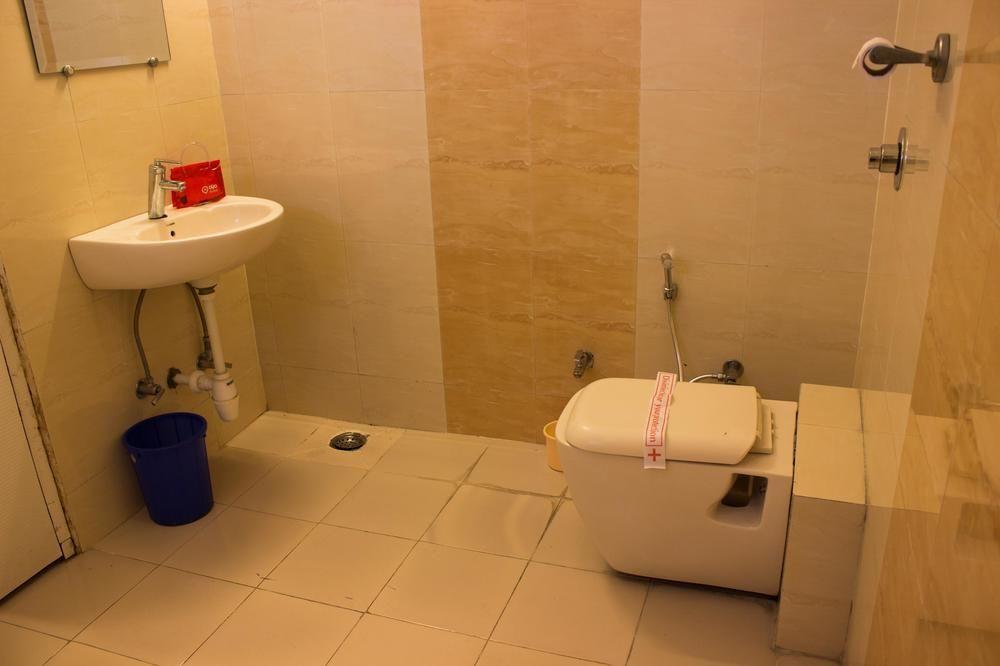 Oyo Premium Railway Station Hotel 3*