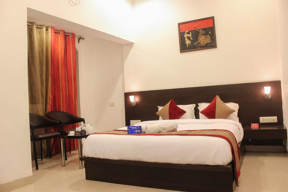 Oyo Premium Railway Station Hotel