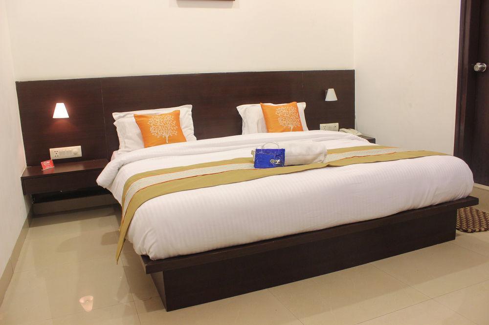 Oyo Premium Railway Station Hotel 3*