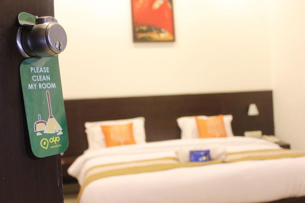 Oyo Premium Railway Station Hotel