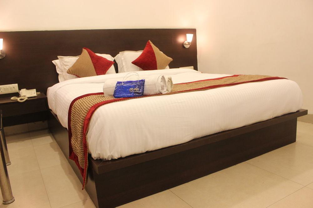 Oyo Premium Railway Station Hotel 3*